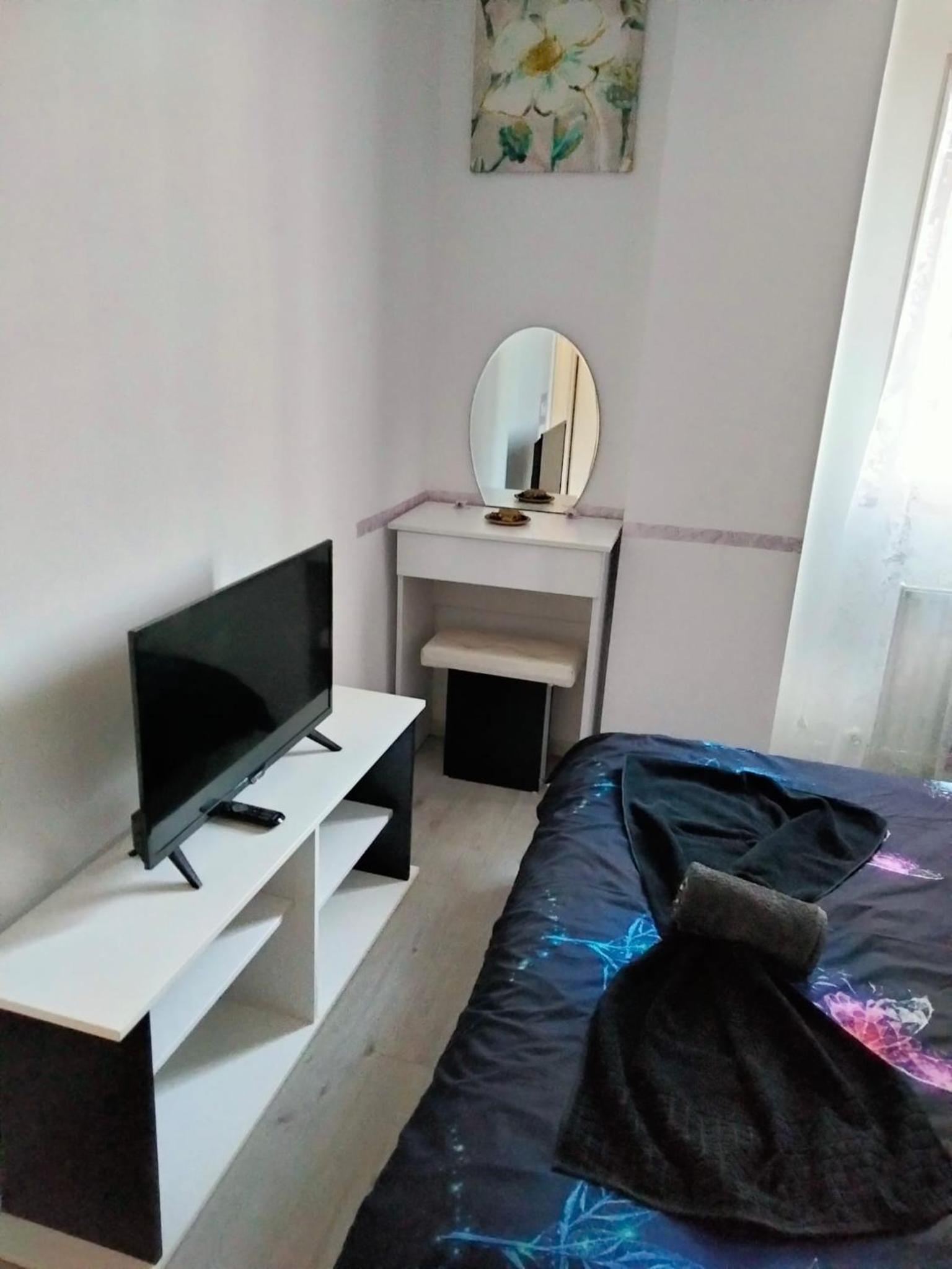 One-Bedroom Apartment - Photo 22