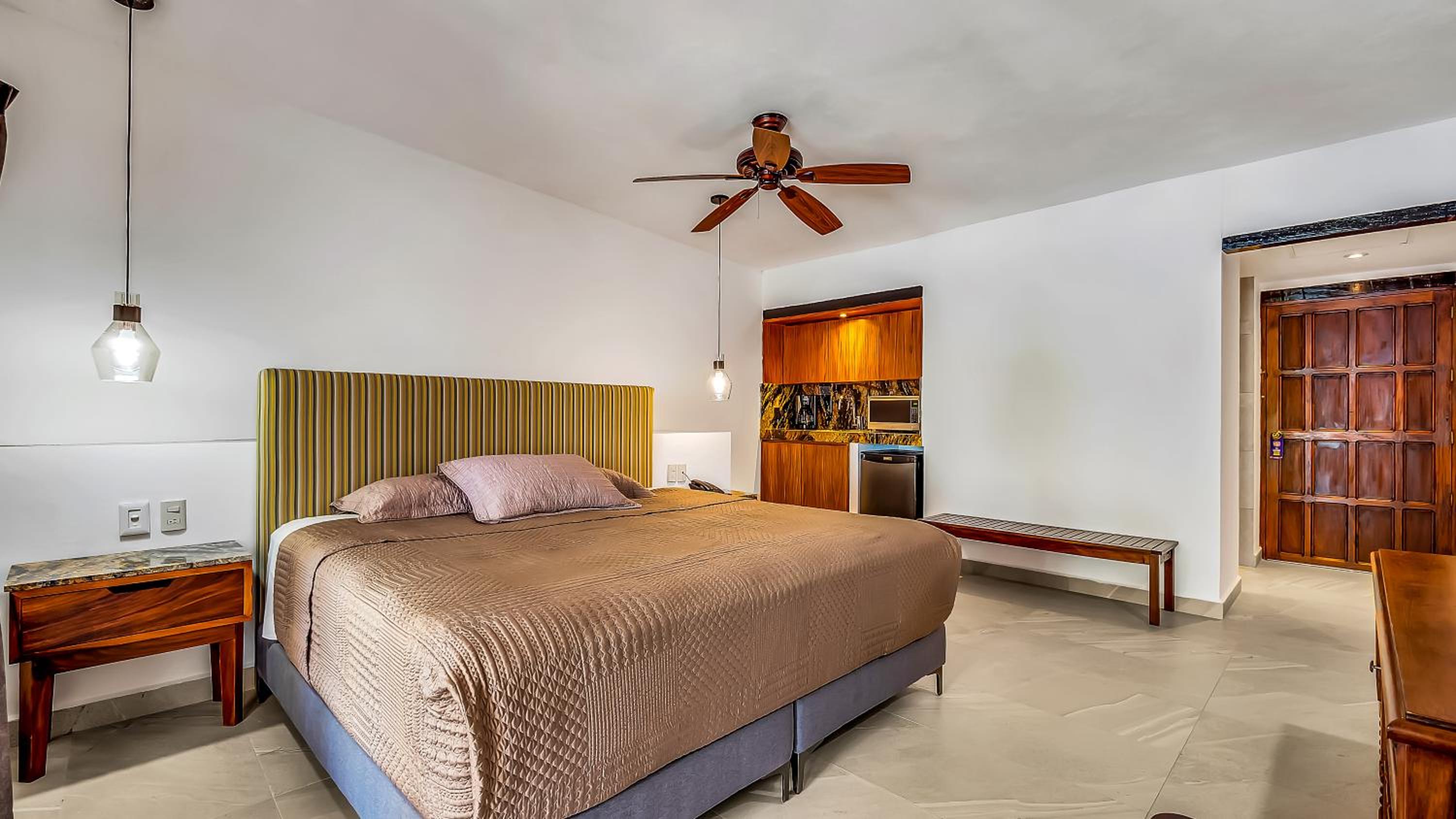 Deluxe Room - Photo 4