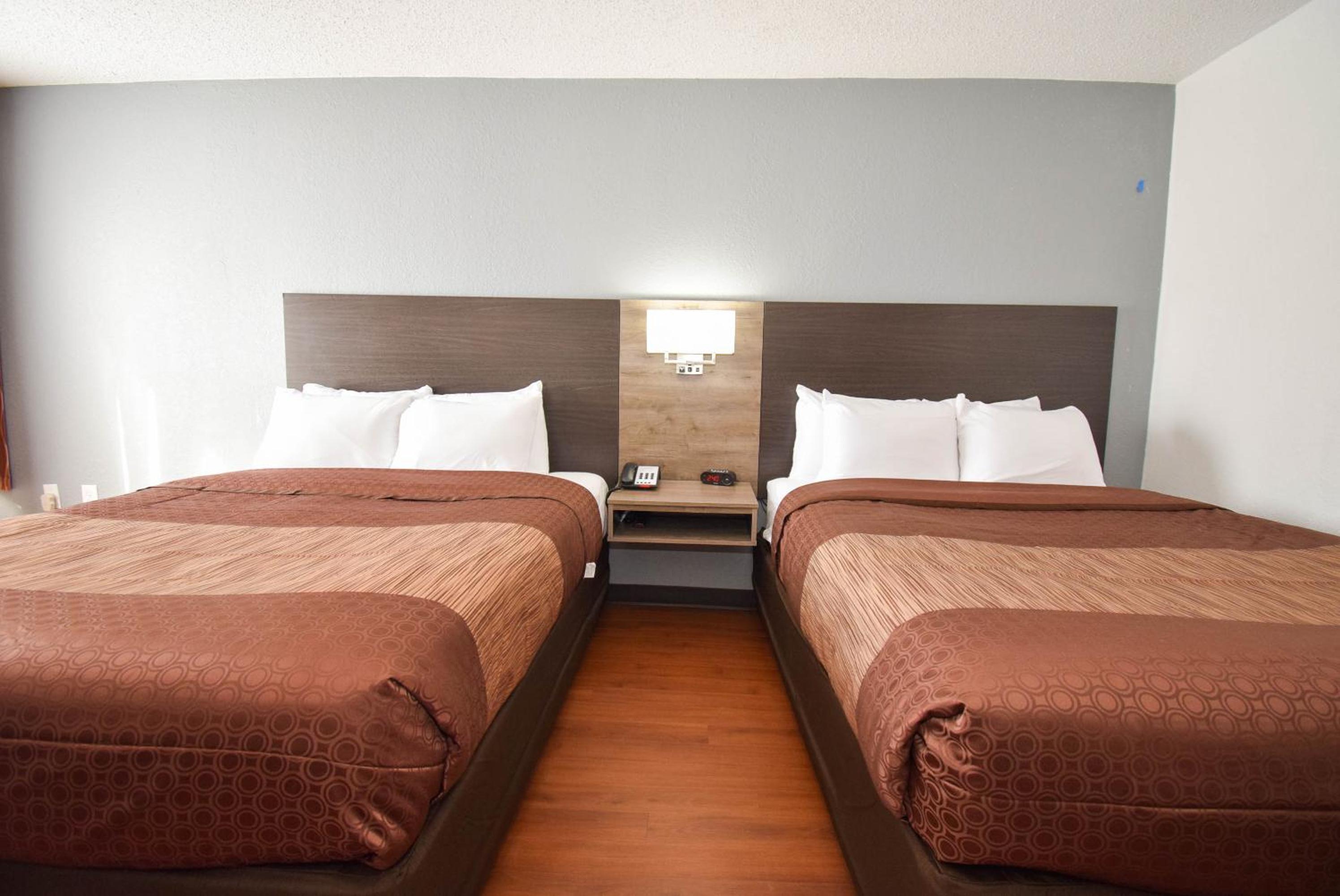 Efficiency Queen Room with Two Queen Beds - Non Smoking  - Photo 1