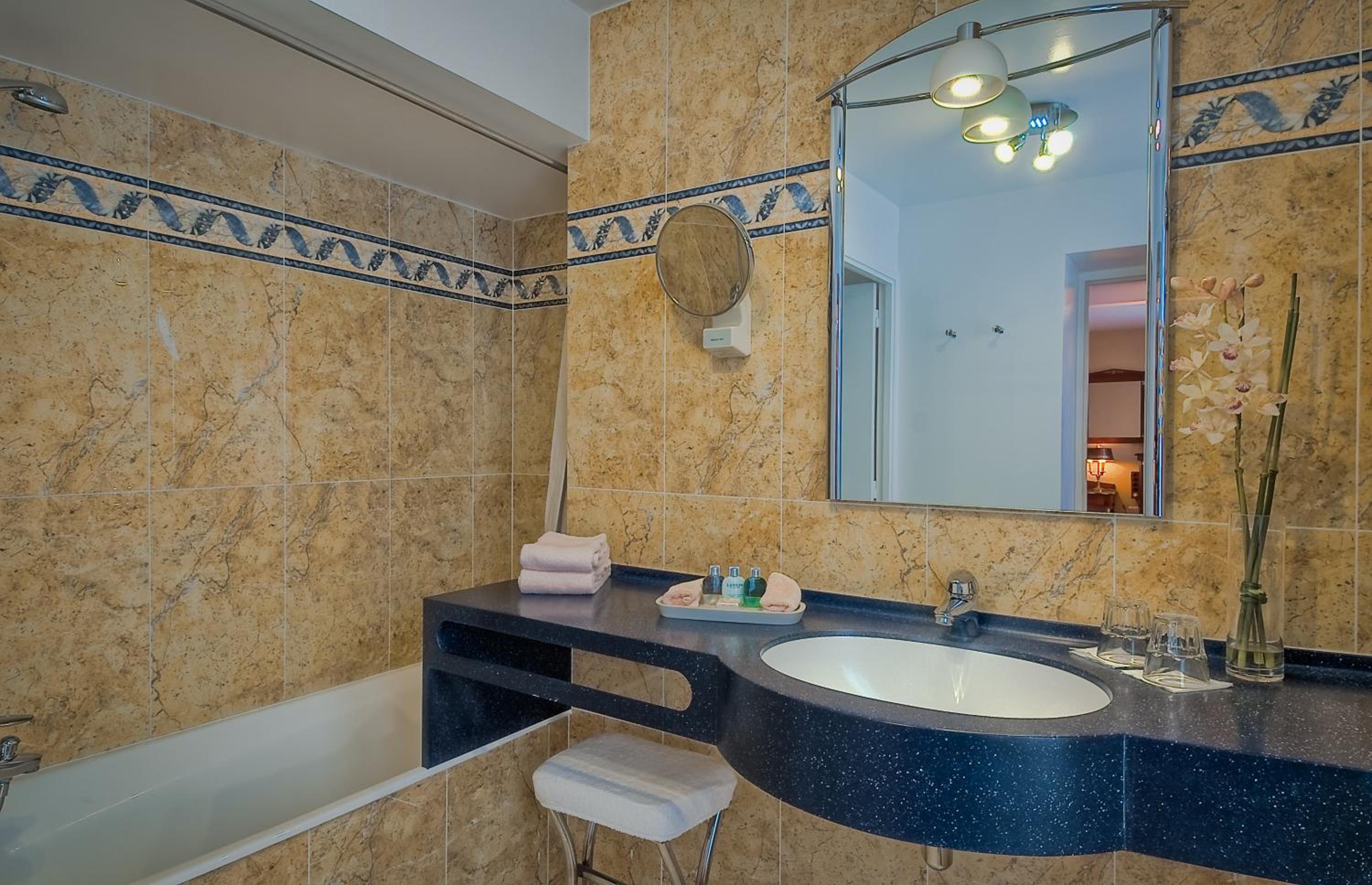 Deluxe Double or Twin Room photo 3