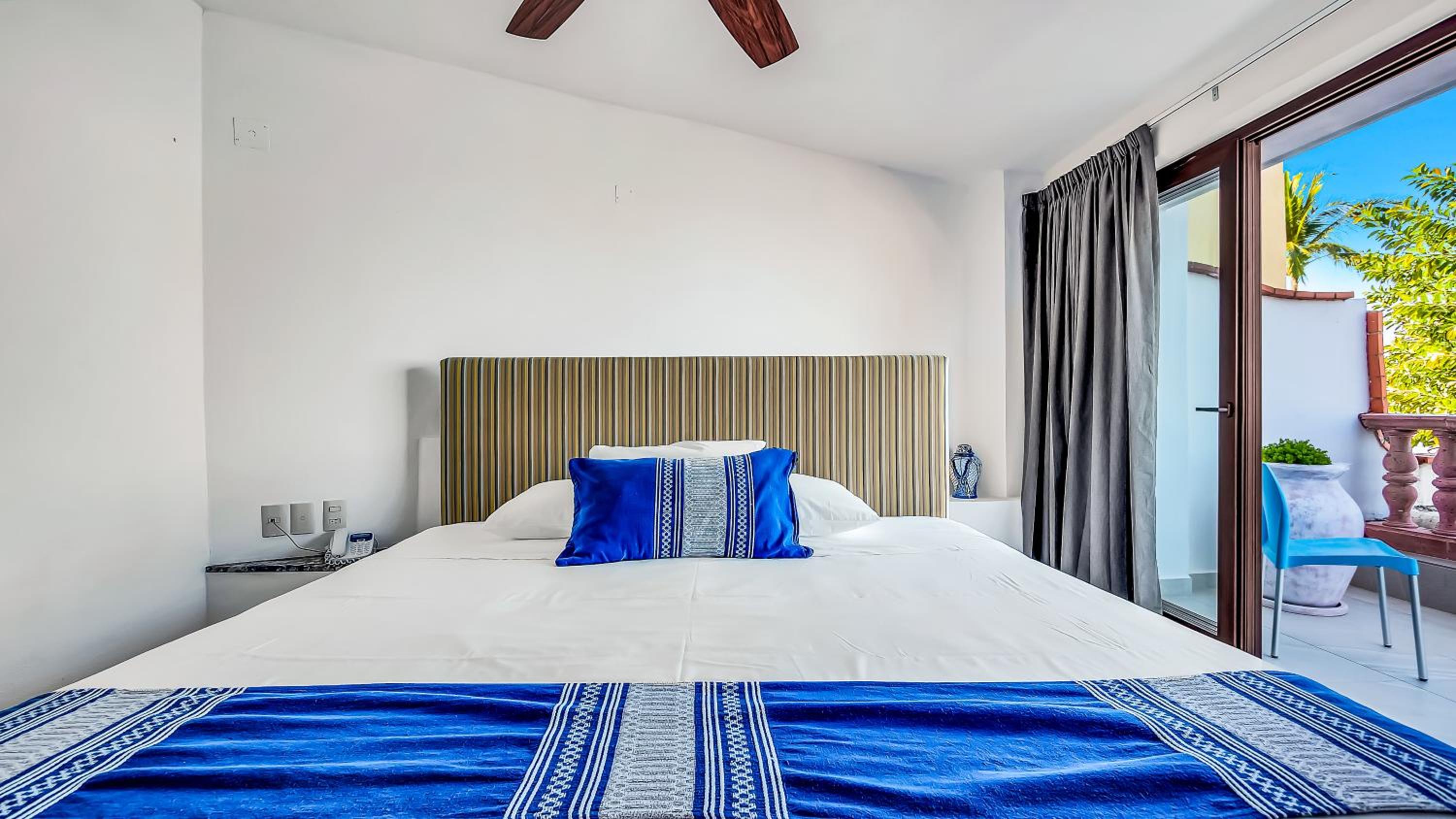 Two-Bedroom Suite with Terrace - Photo 2