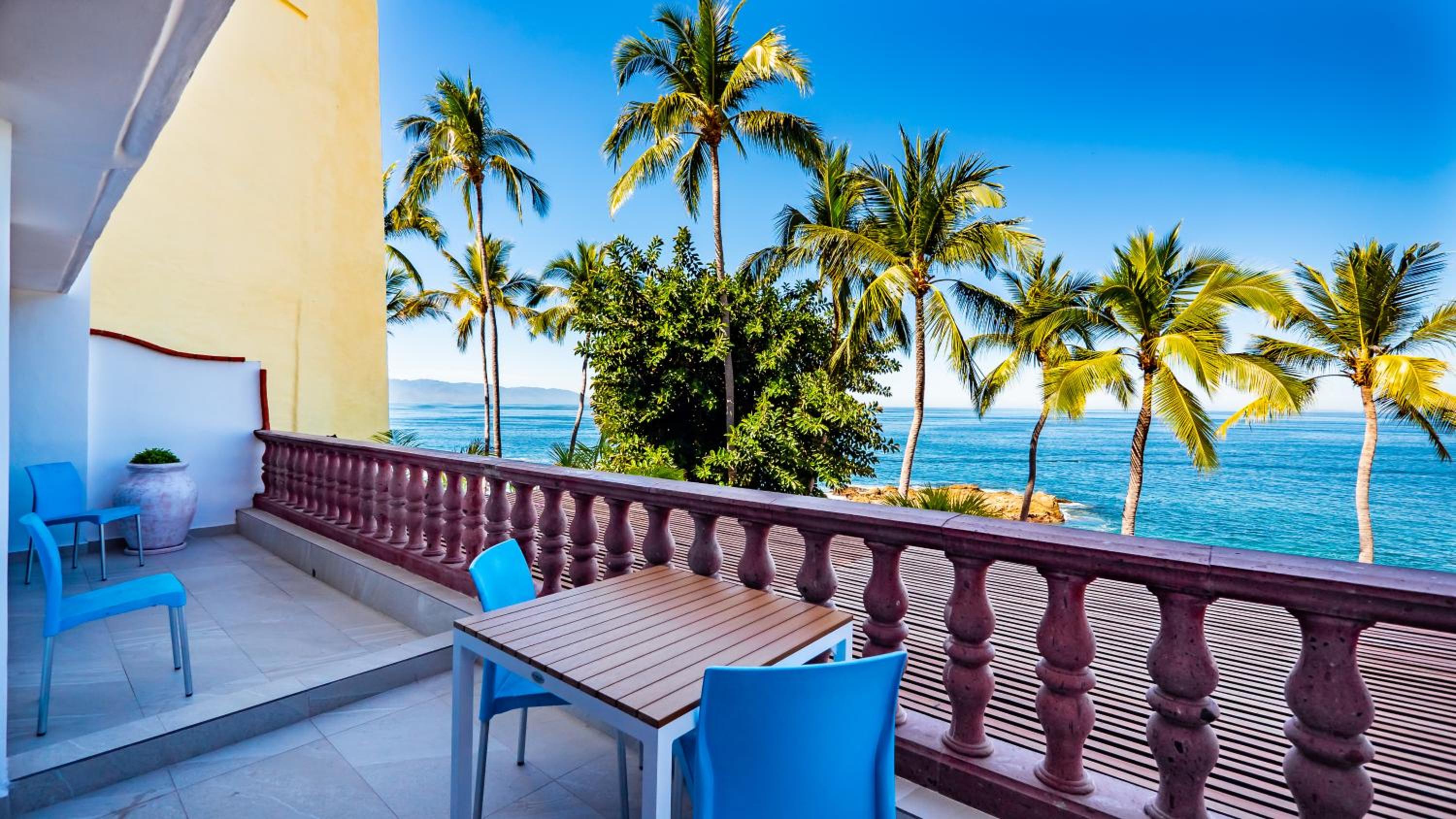 Two-Bedroom Suite with Terrace - Photo 9
