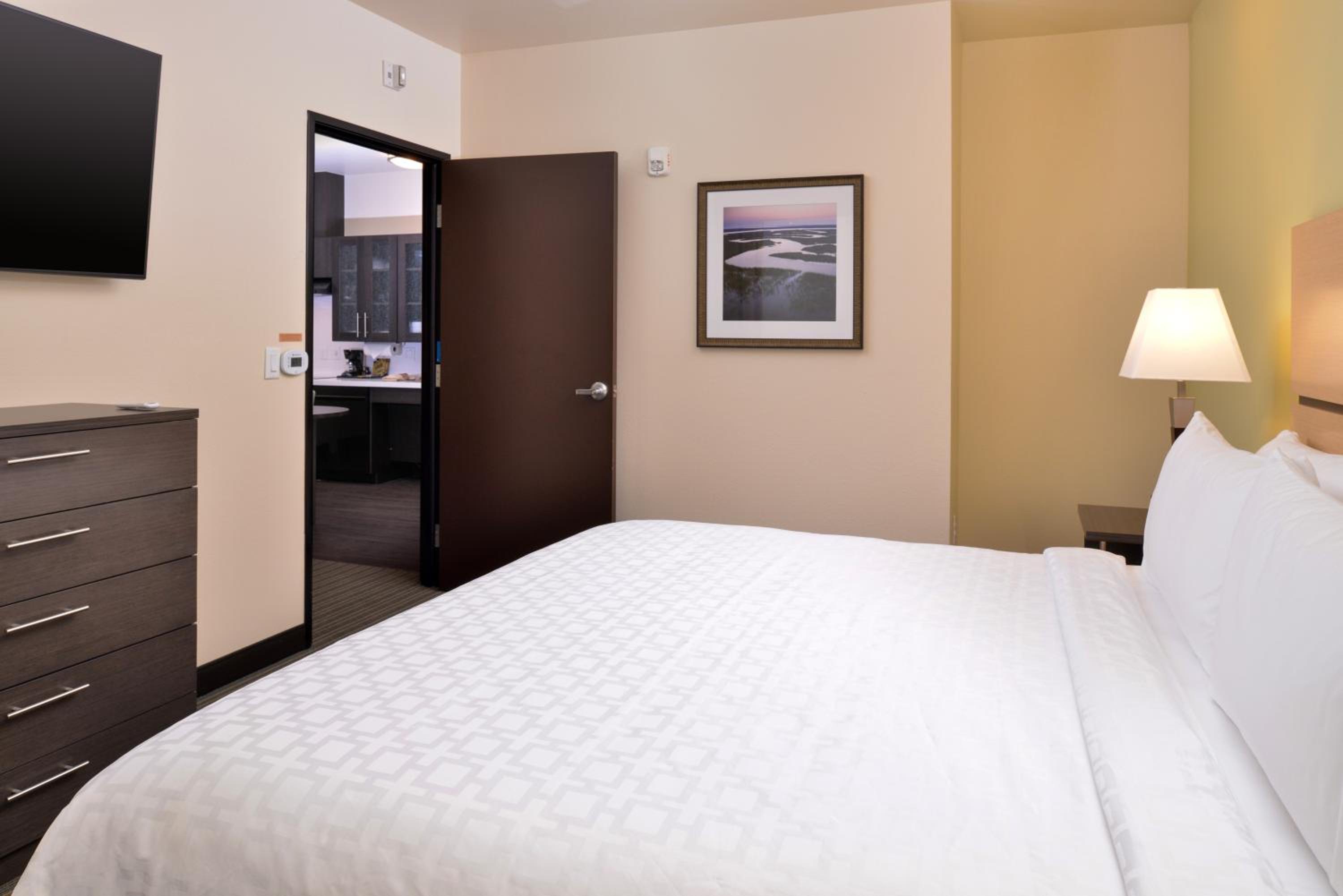 One-Bedroom King Suite - Photo 2