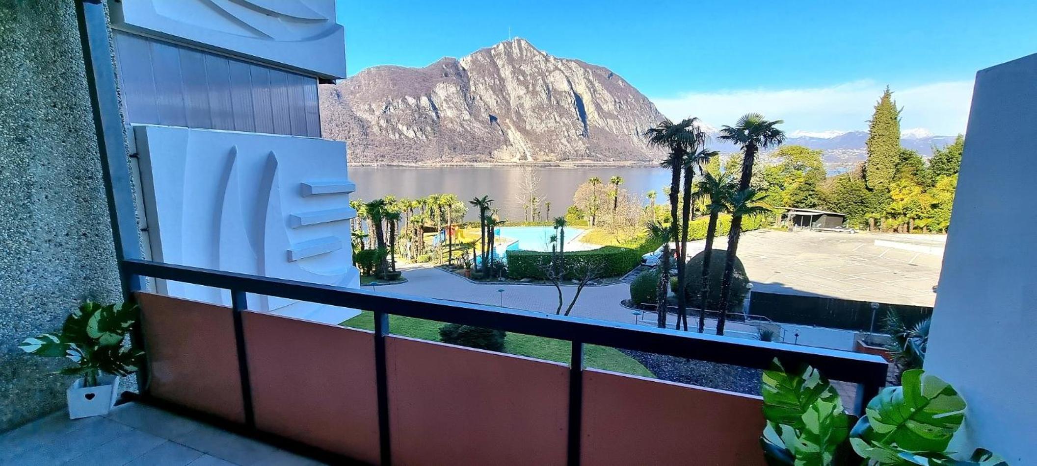 Apartment with Lake View - Photo 29