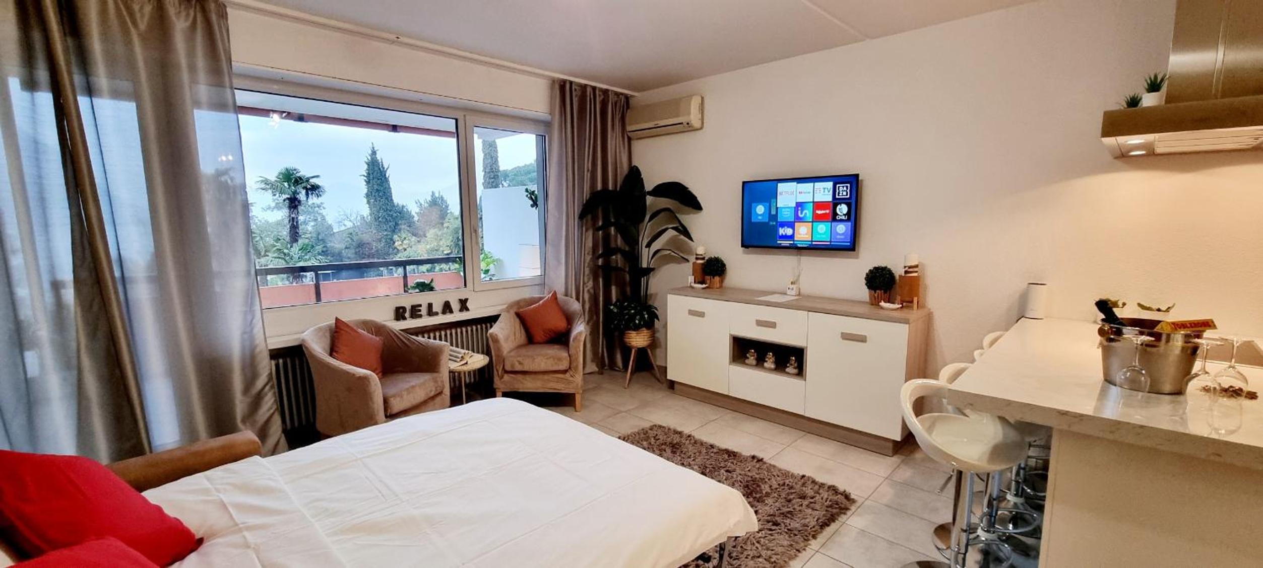 Apartment with Lake View - Photo 24