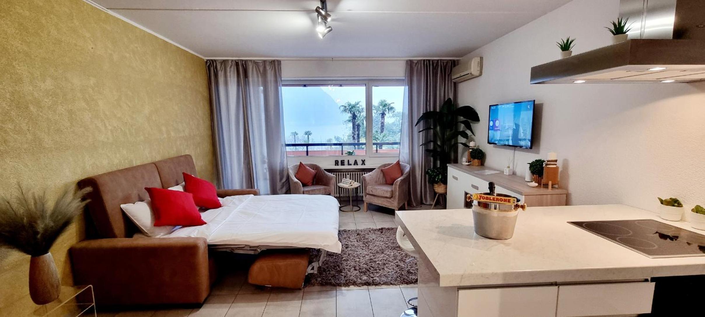 Apartment with Lake View - Photo 25