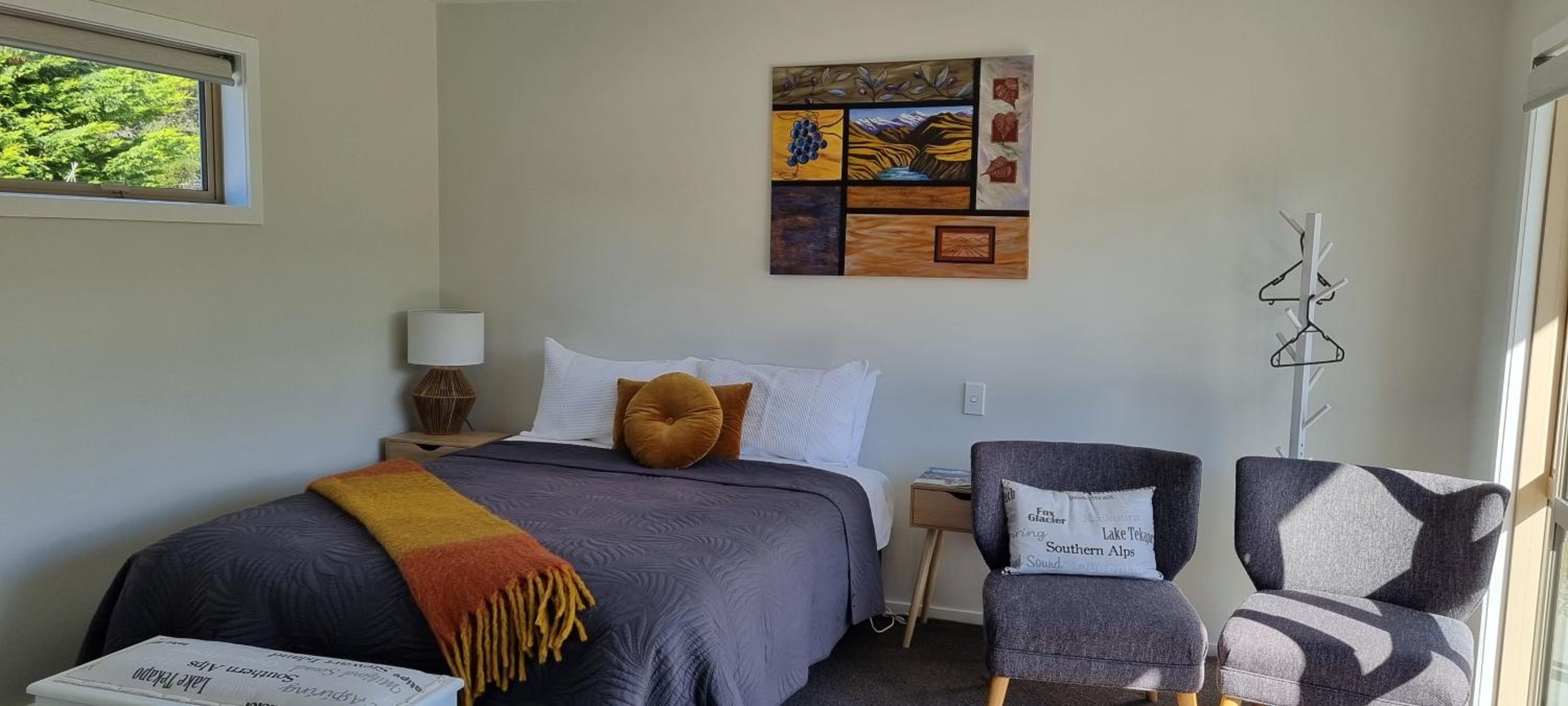 Apartment with Mountain View - Photo 2