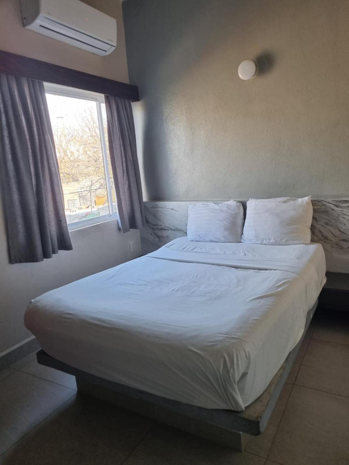 Small Double Room - Photo 1