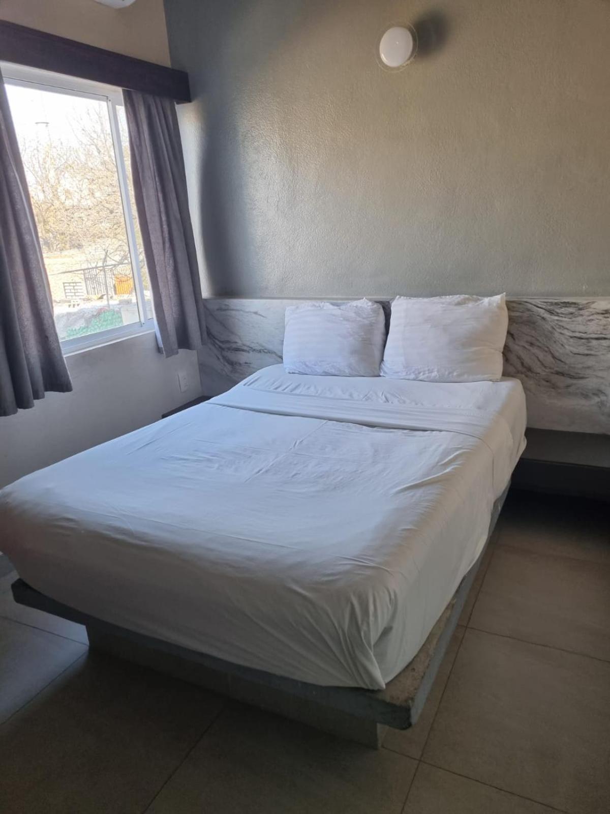 Double Room with Private Bathroom - Photo 1