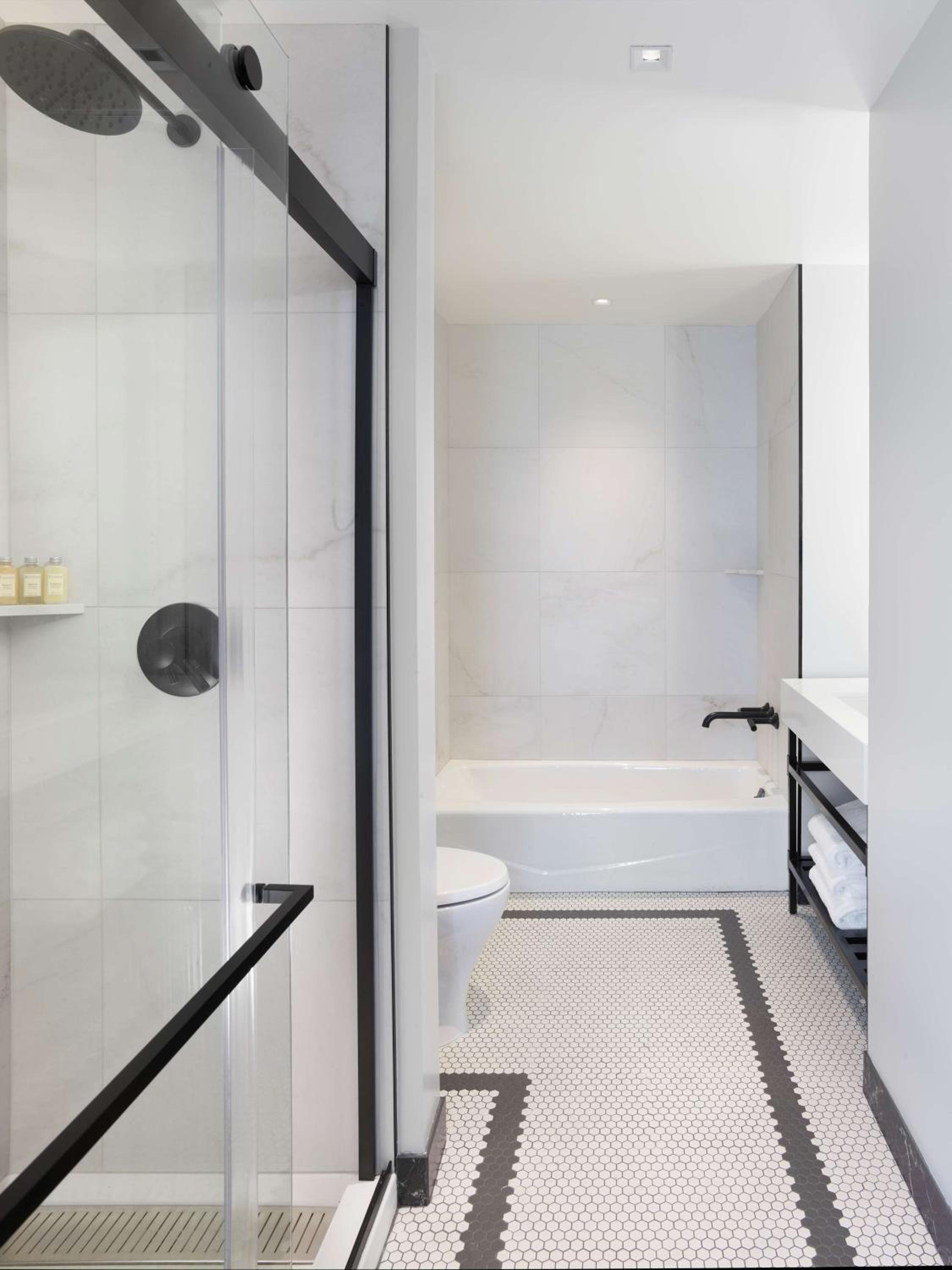 One-Bedroom King Suite - Non-Smoking - Photo 3