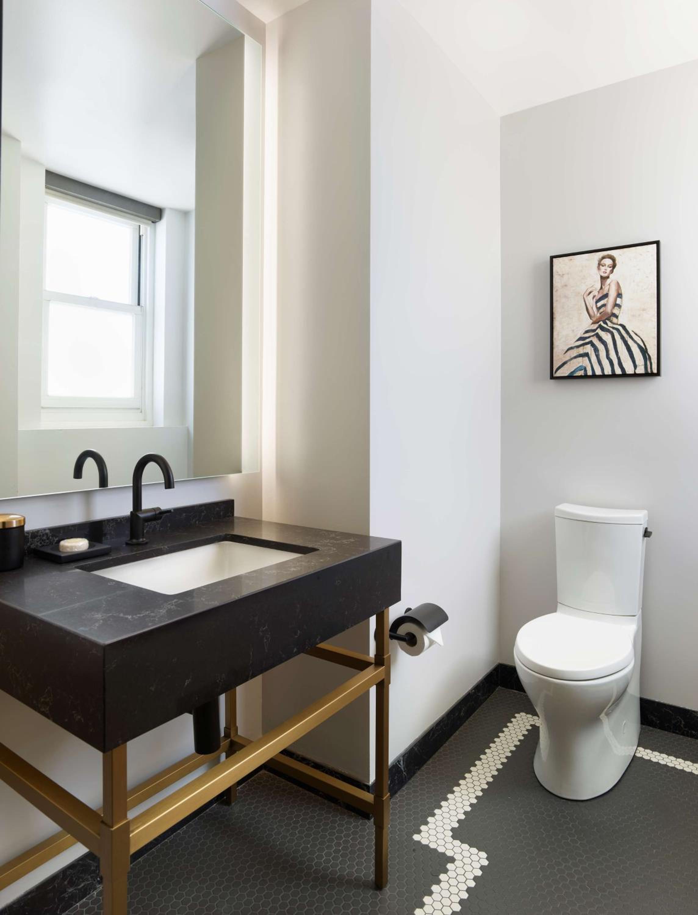 Deluxe King Room - Hearing Accessible  - Photo 3
