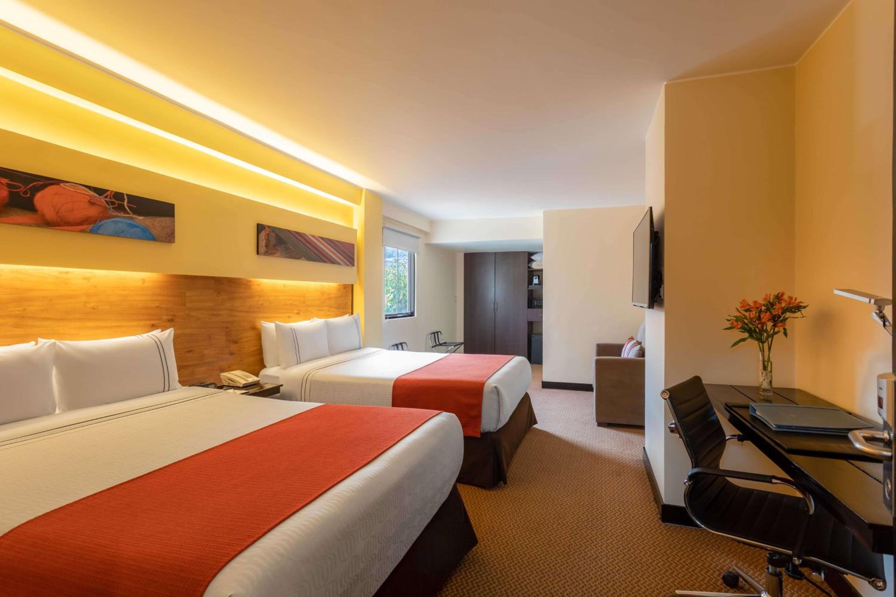 Standard Twin Room with Two Double Bed - Photo 1