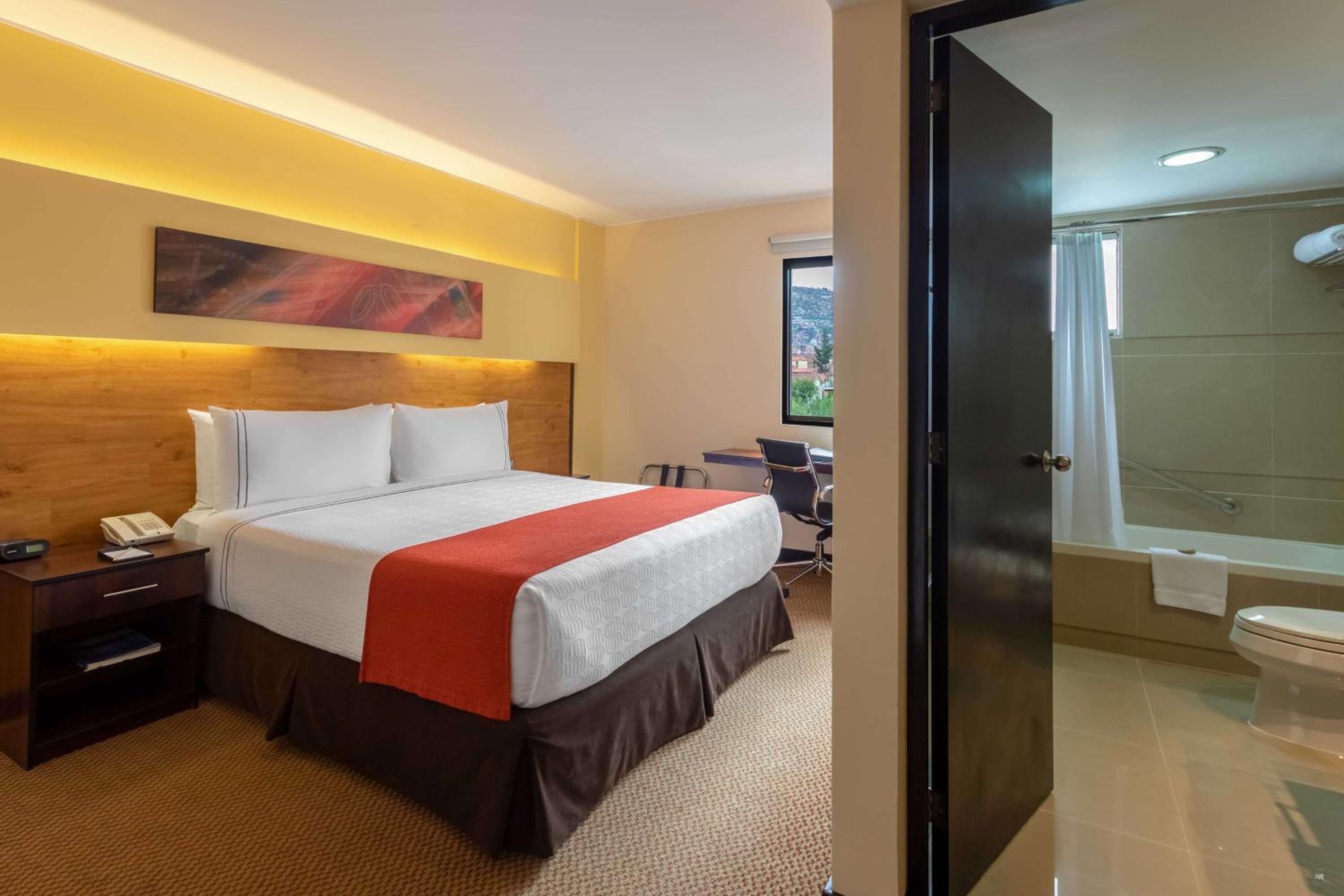Standard Double Room with one Queen Bed - Photo 1