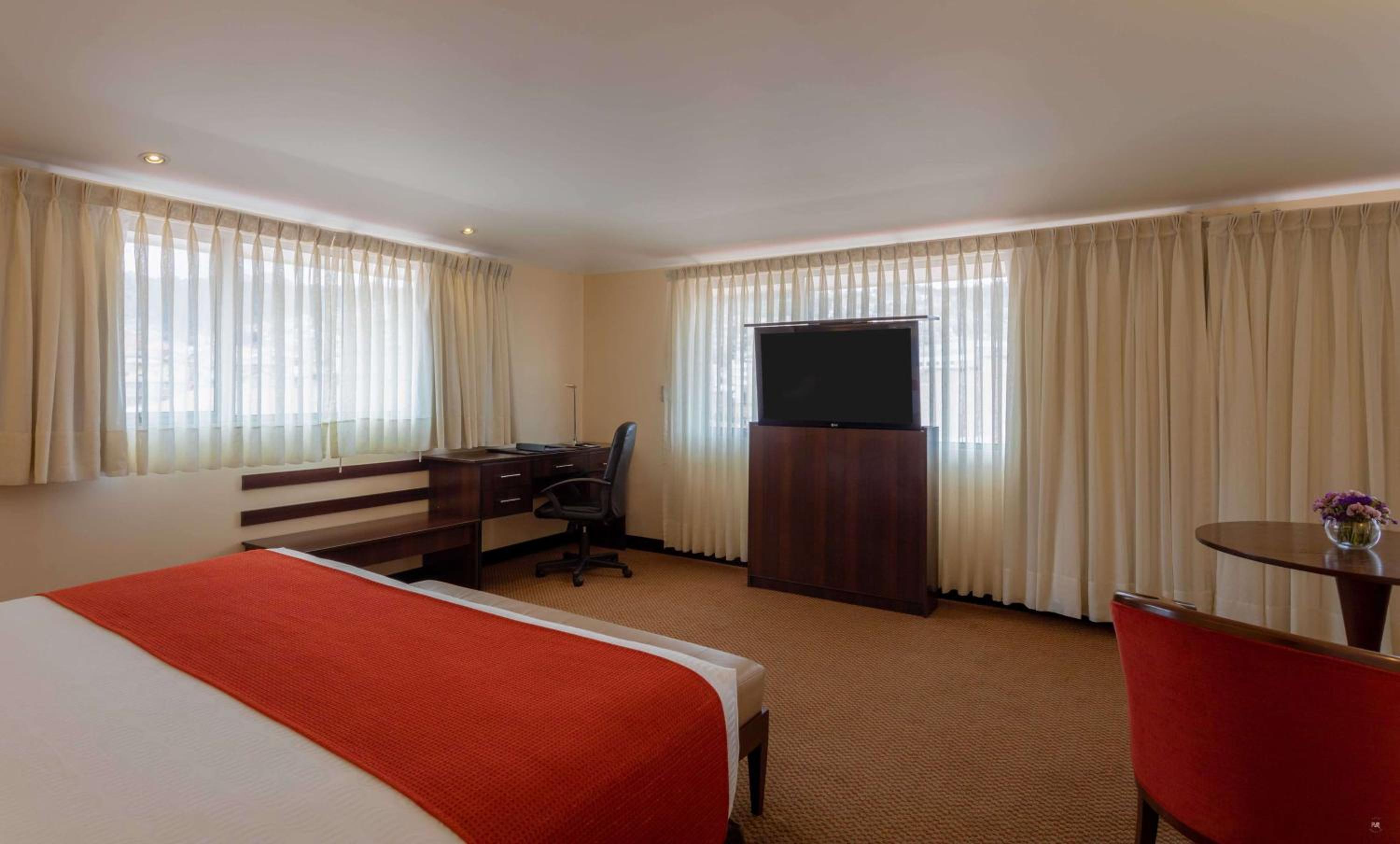 Executive Double Room with One King Size Bed - Photo 5