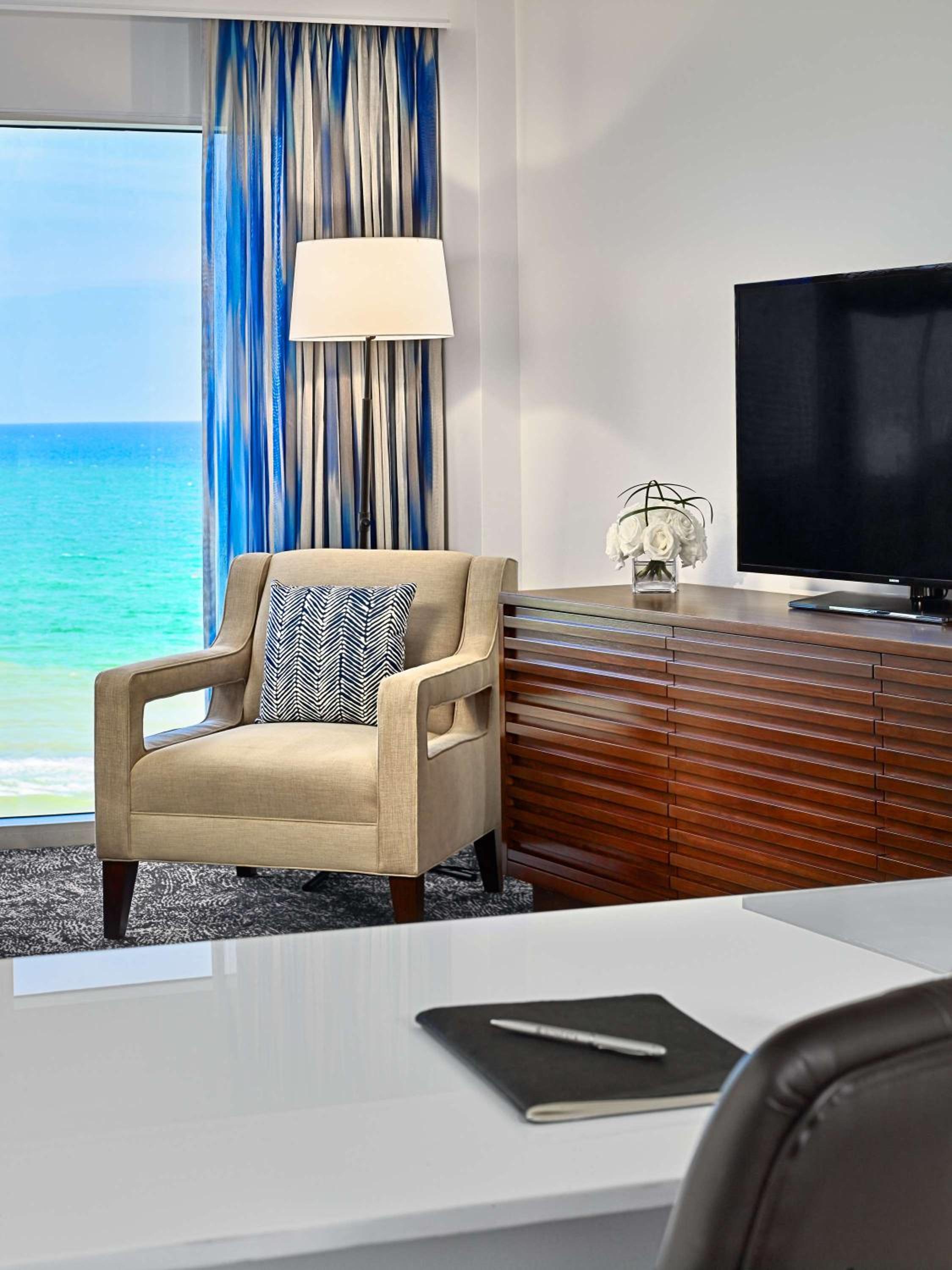 Preferred King with Ocean Curve photo 3