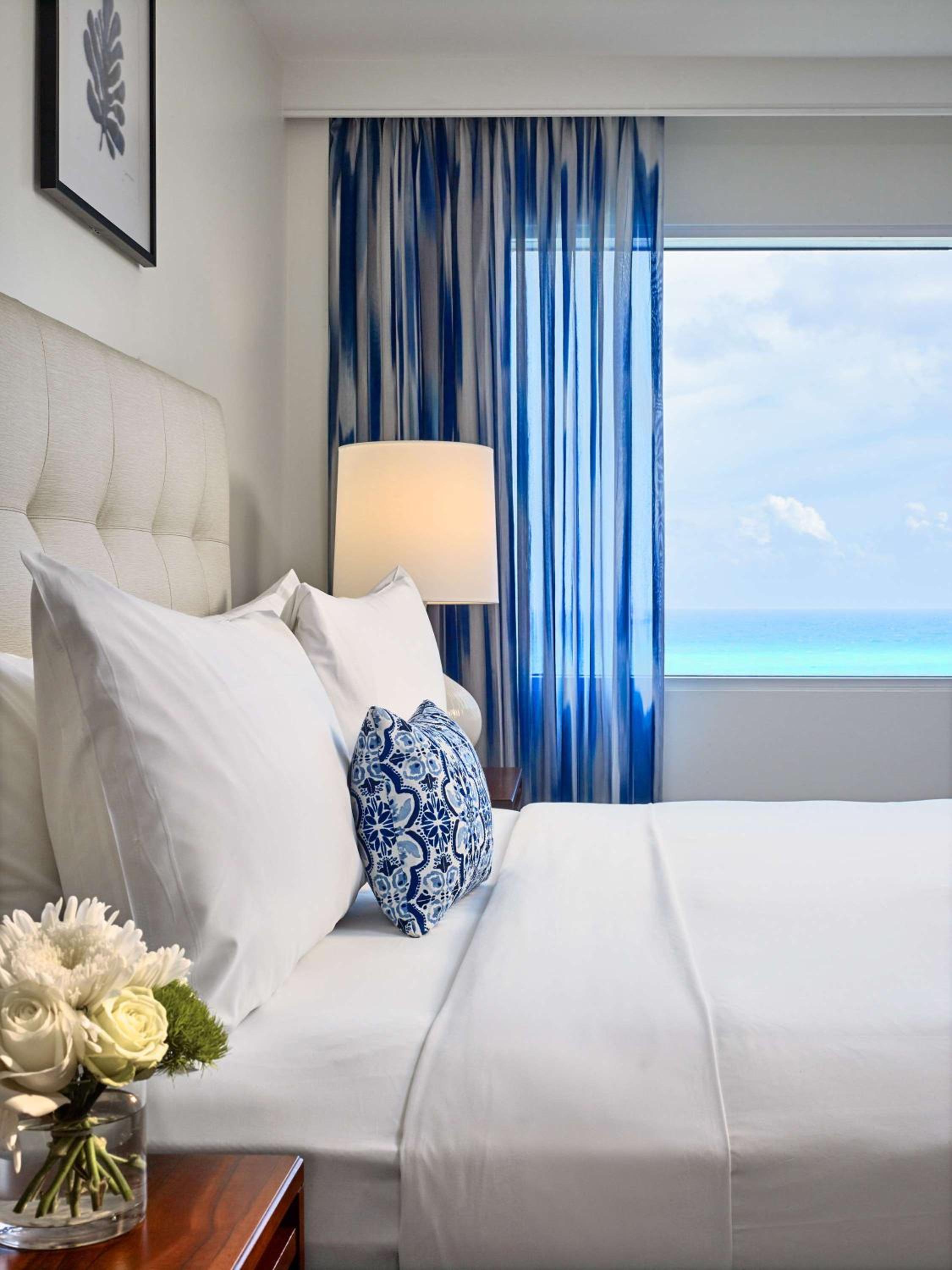Superior Deluxe King Room with Ocean View photo 2