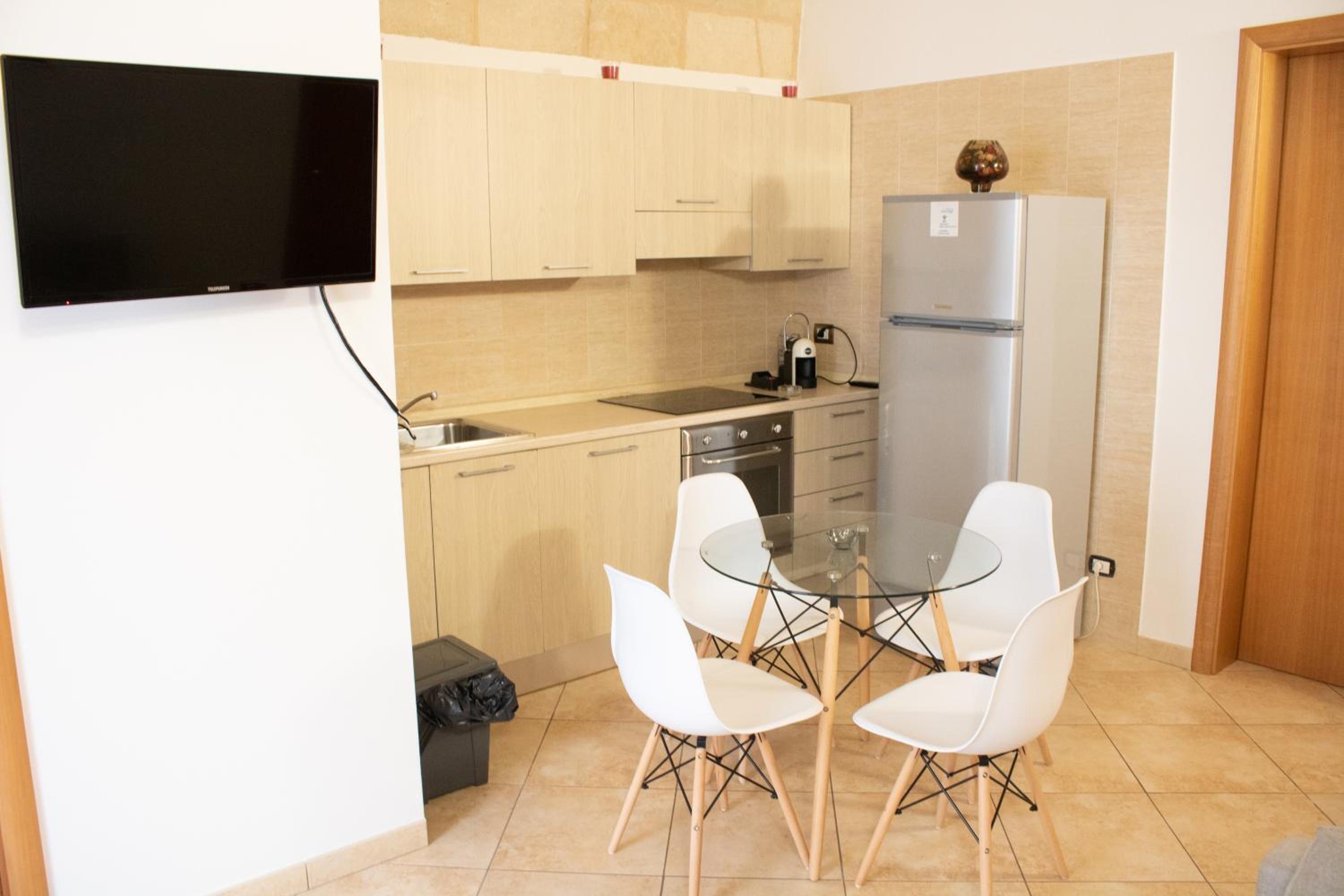 Two-Bedroom House - Photo 3