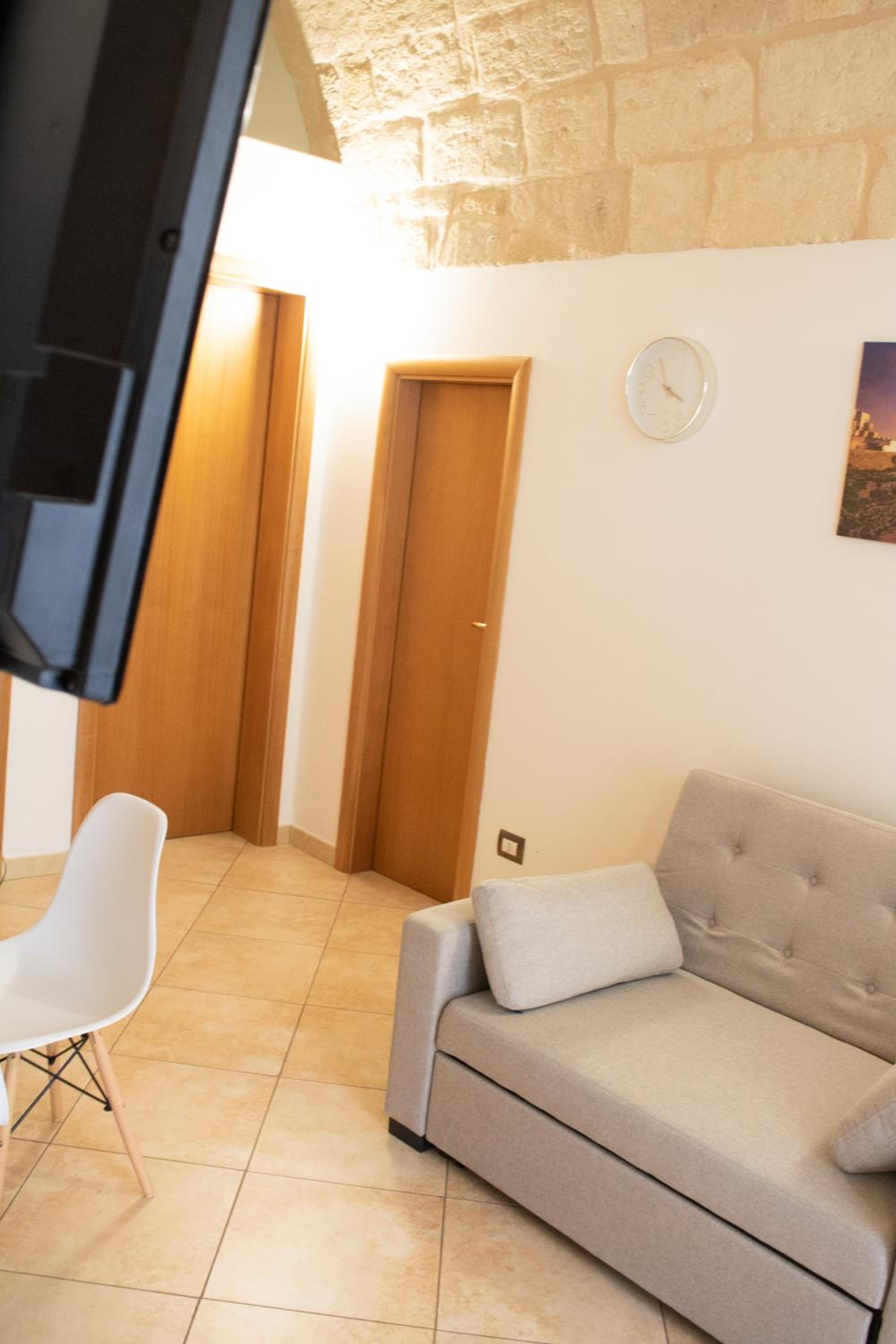 Two-Bedroom House - Photo 13