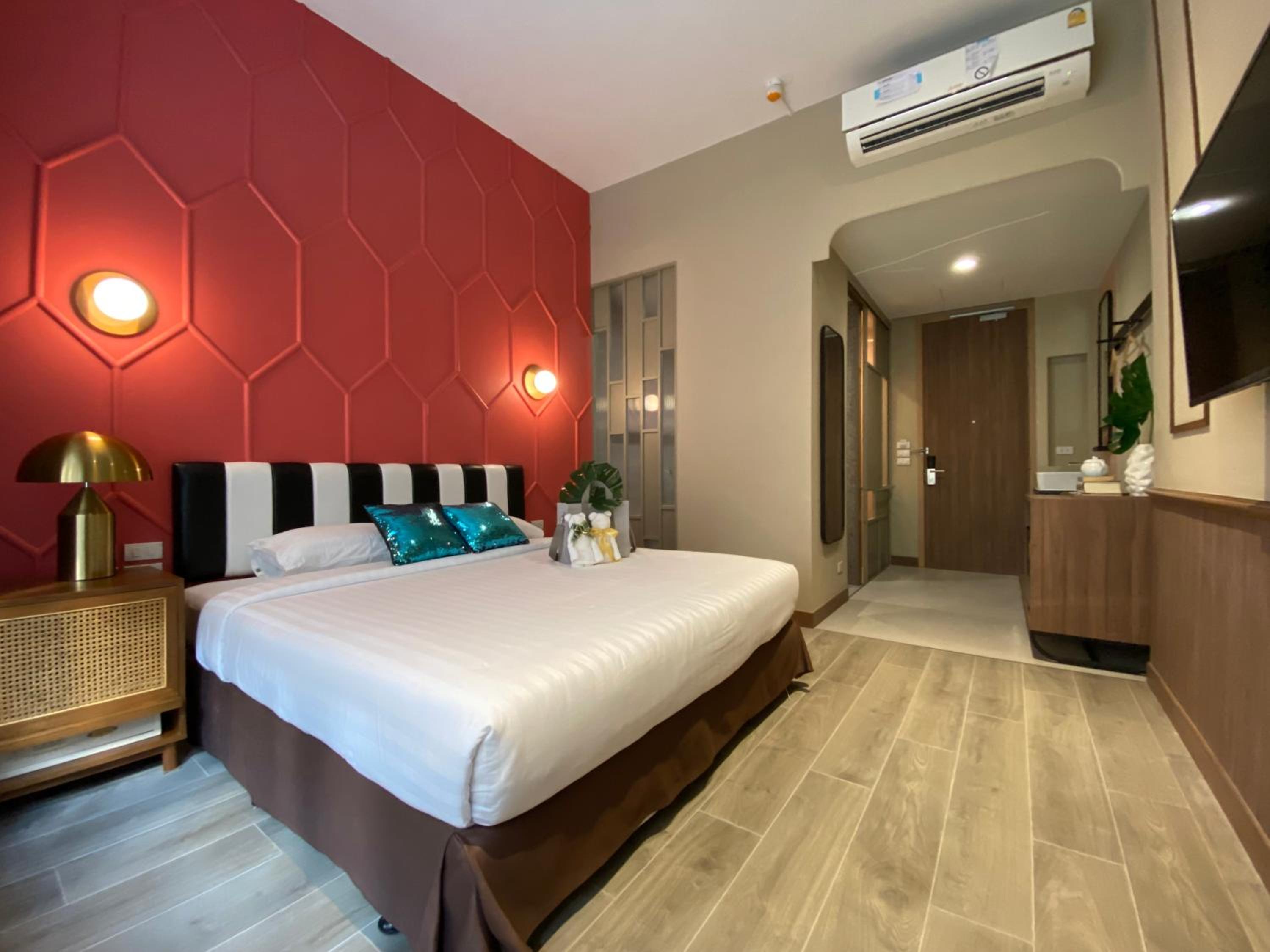 Premier King Room photo 3