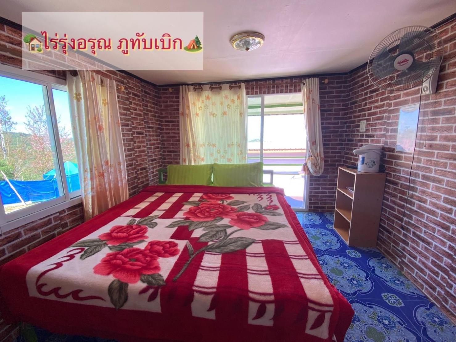 Single Room with Private Bathroom photo 3
