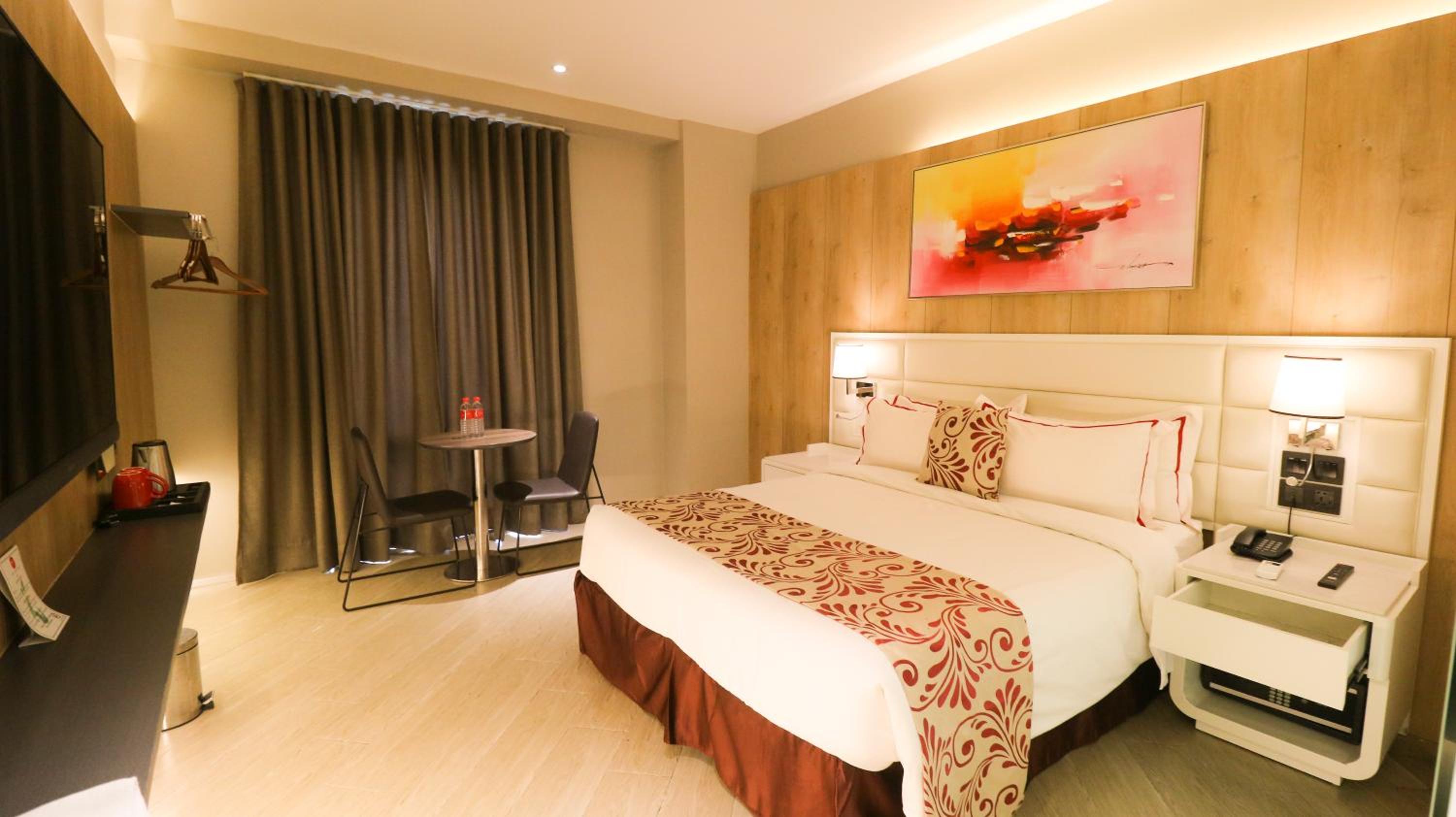 Deluxe Queen Room - Photo 16