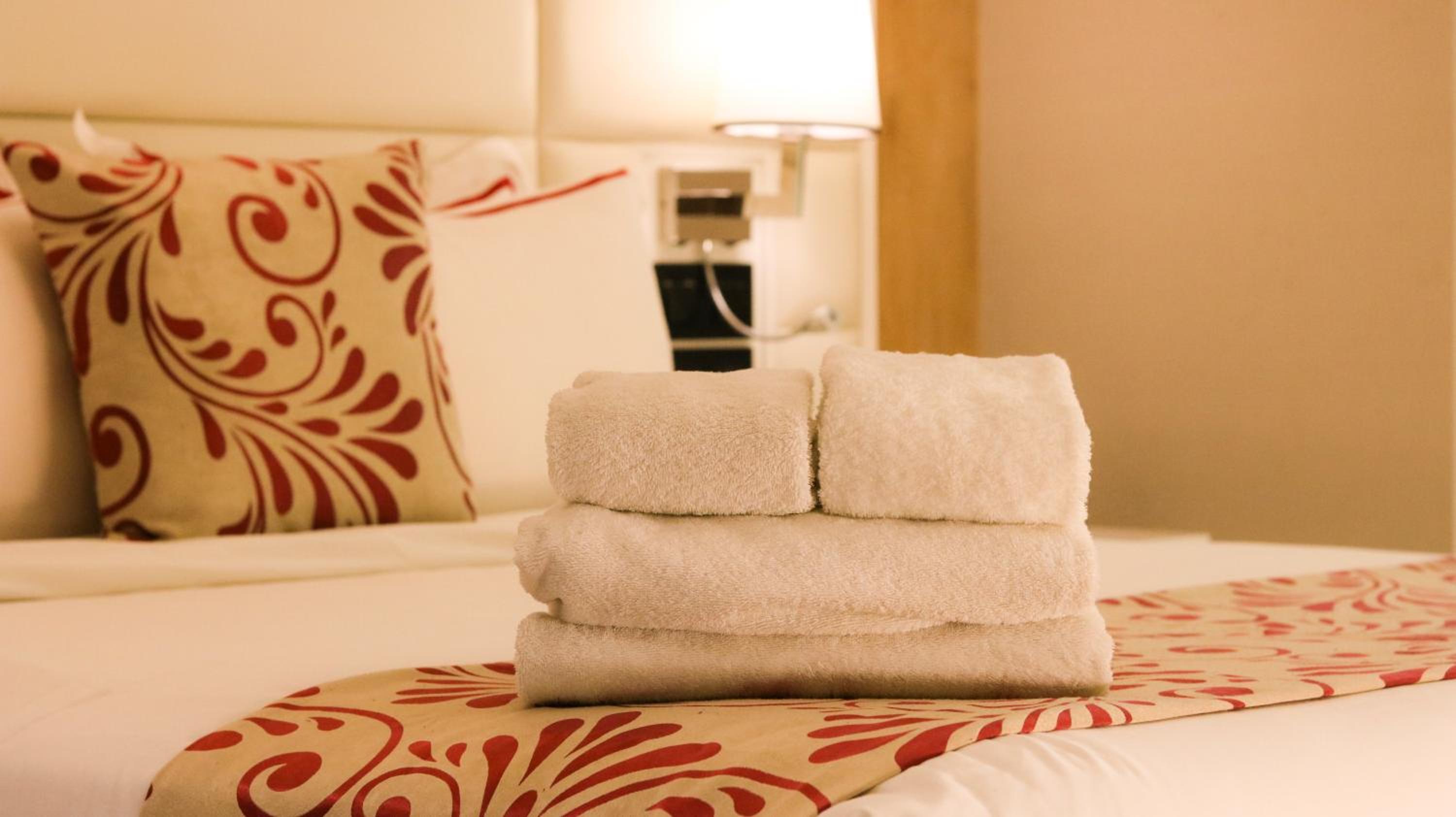 Deluxe Queen Room - Photo 15
