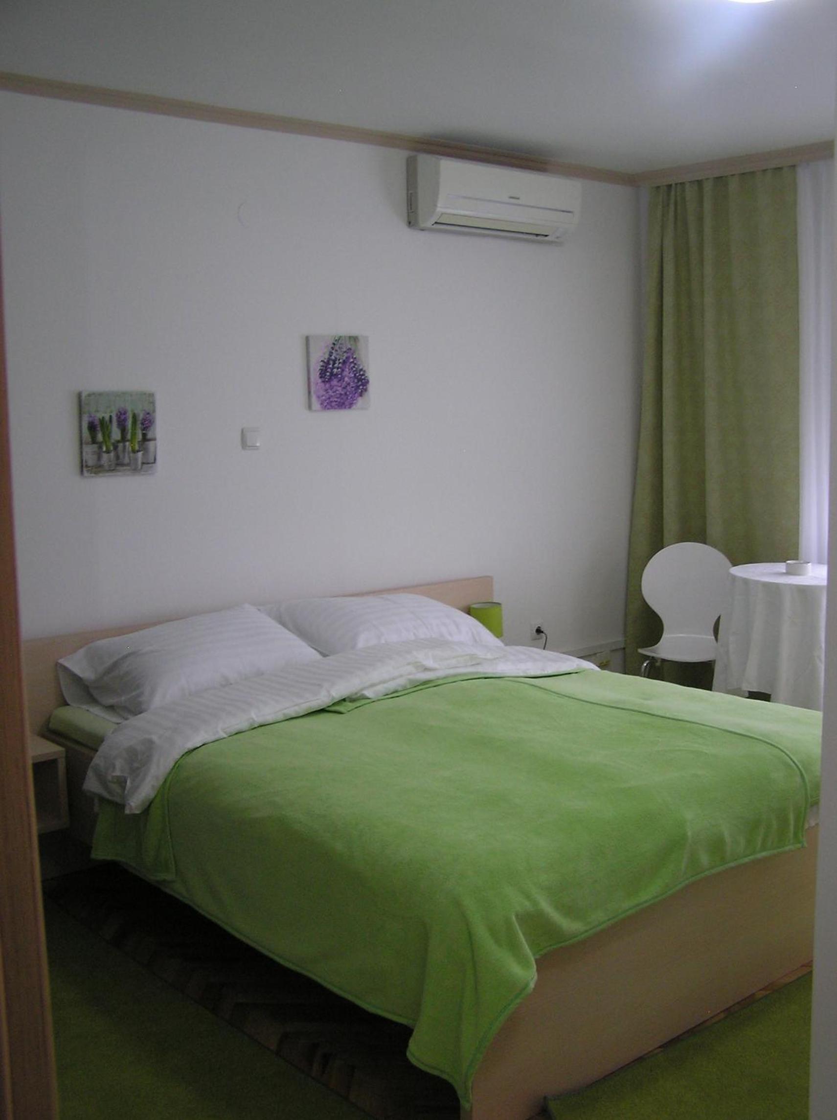 Double Room - Photo 9