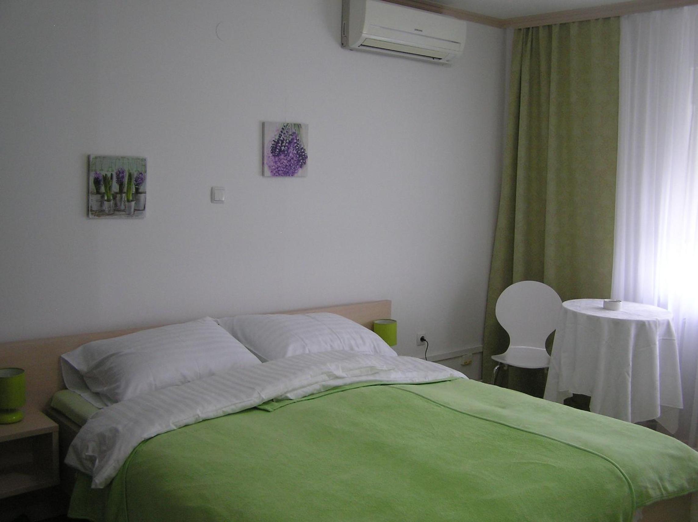Double Room - Photo 10