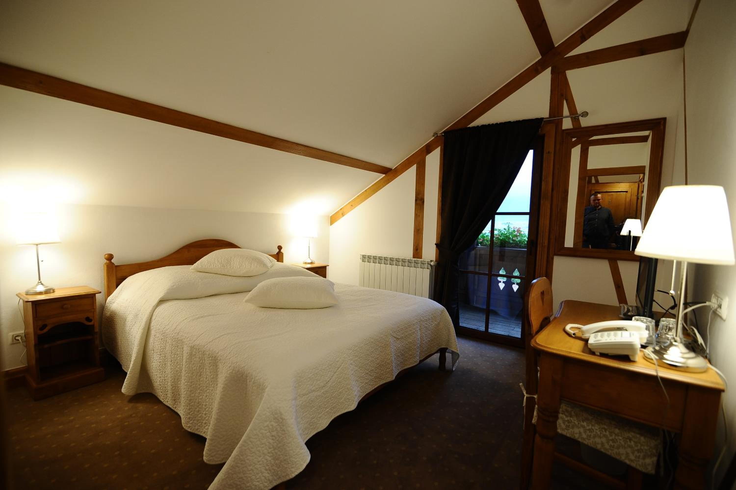 Double Room with Balcony - Photo 3
