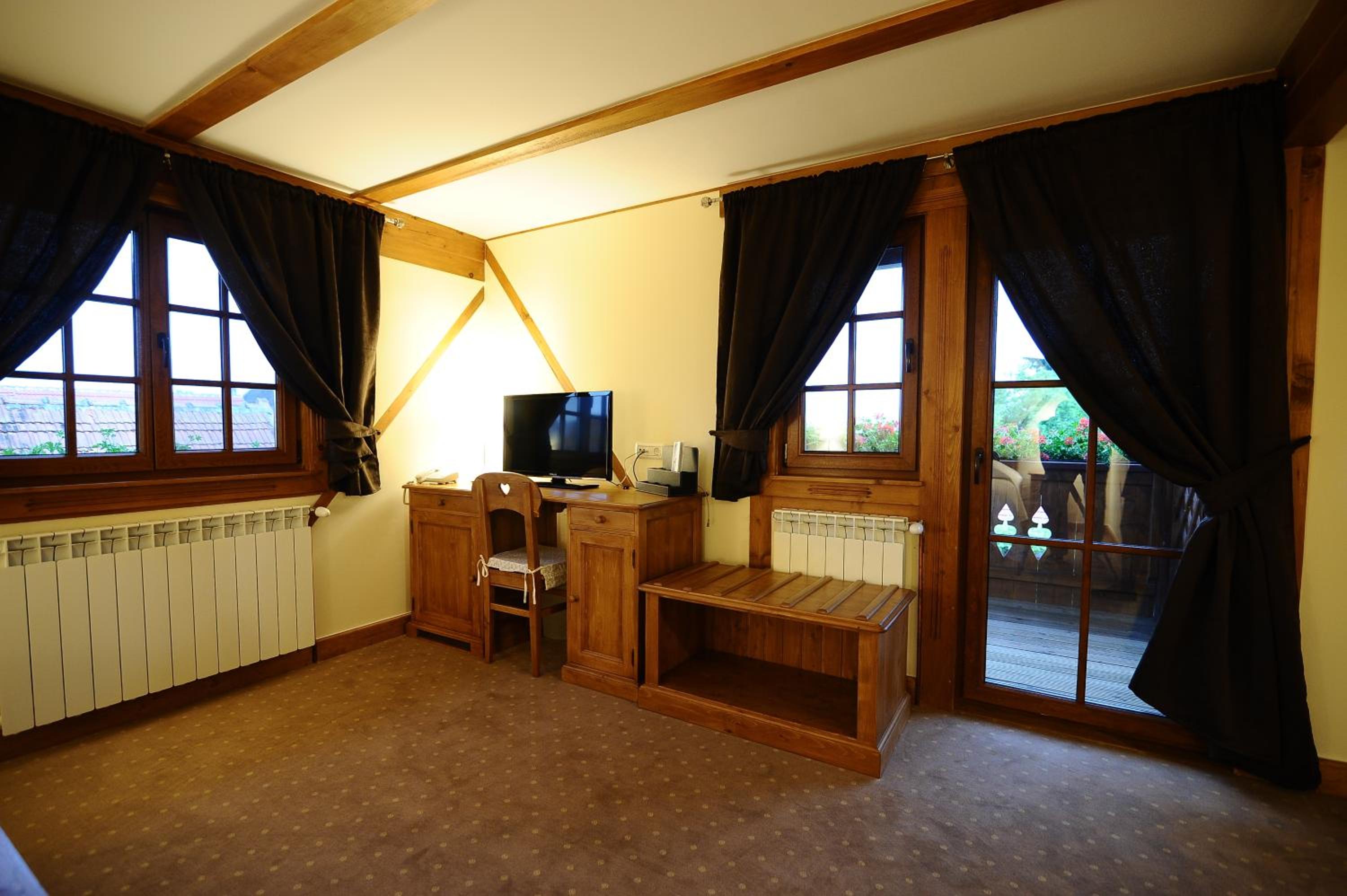 Deluxe Double Room with Balcony photo 1