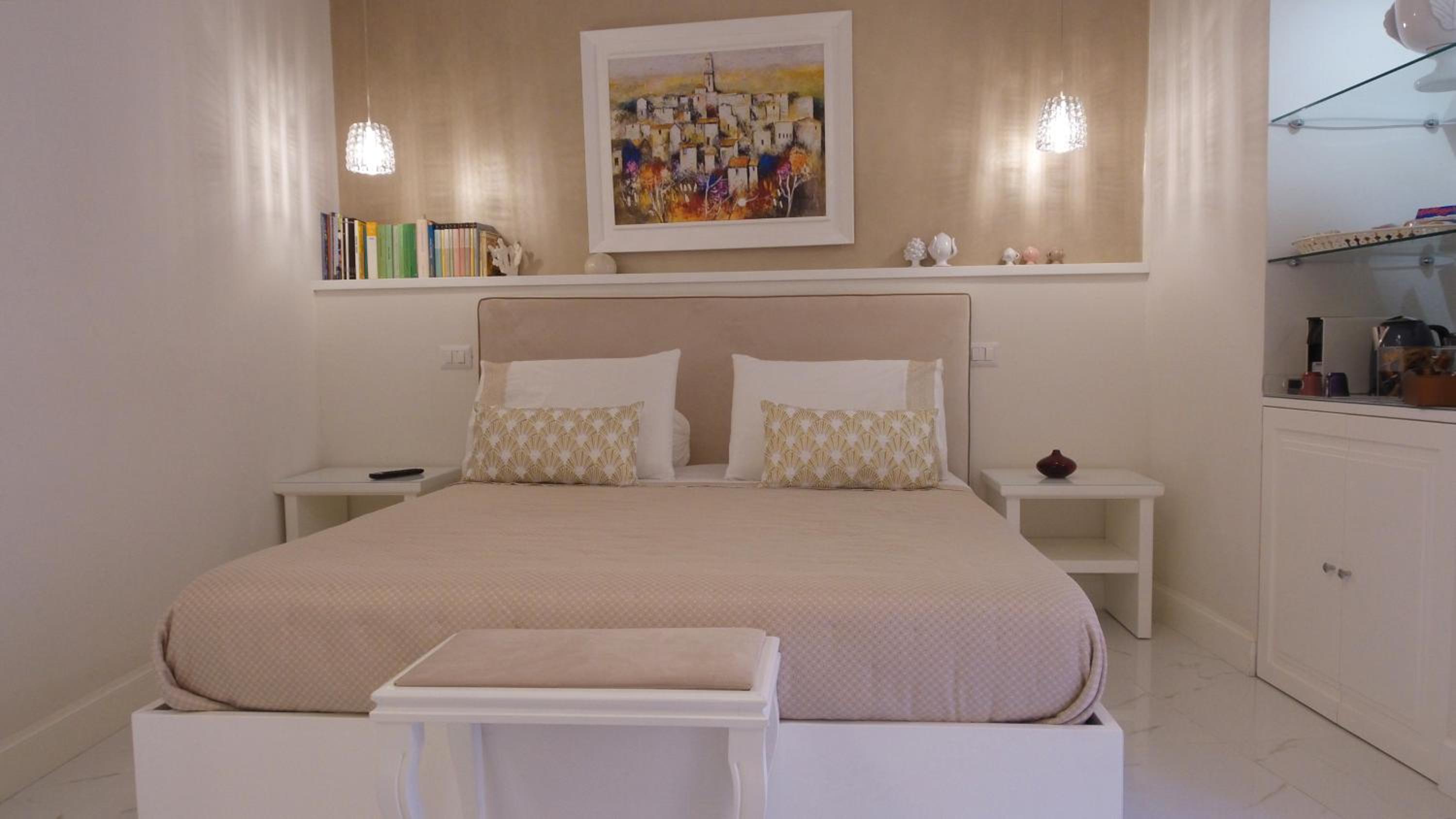 Deluxe Double Room with Extra Bed - Photo 11