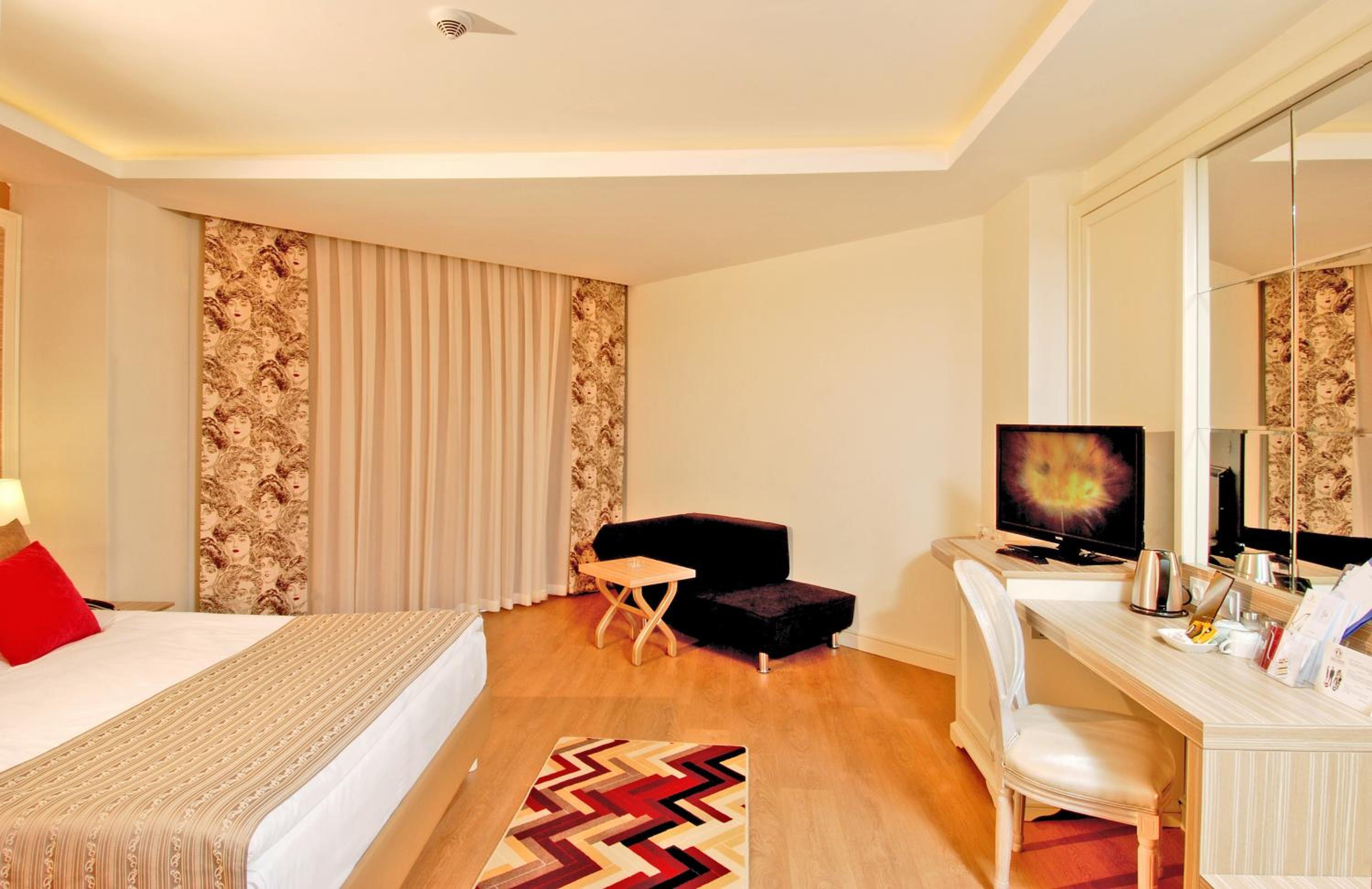Standard Double or Twin Room with Land View photo 2