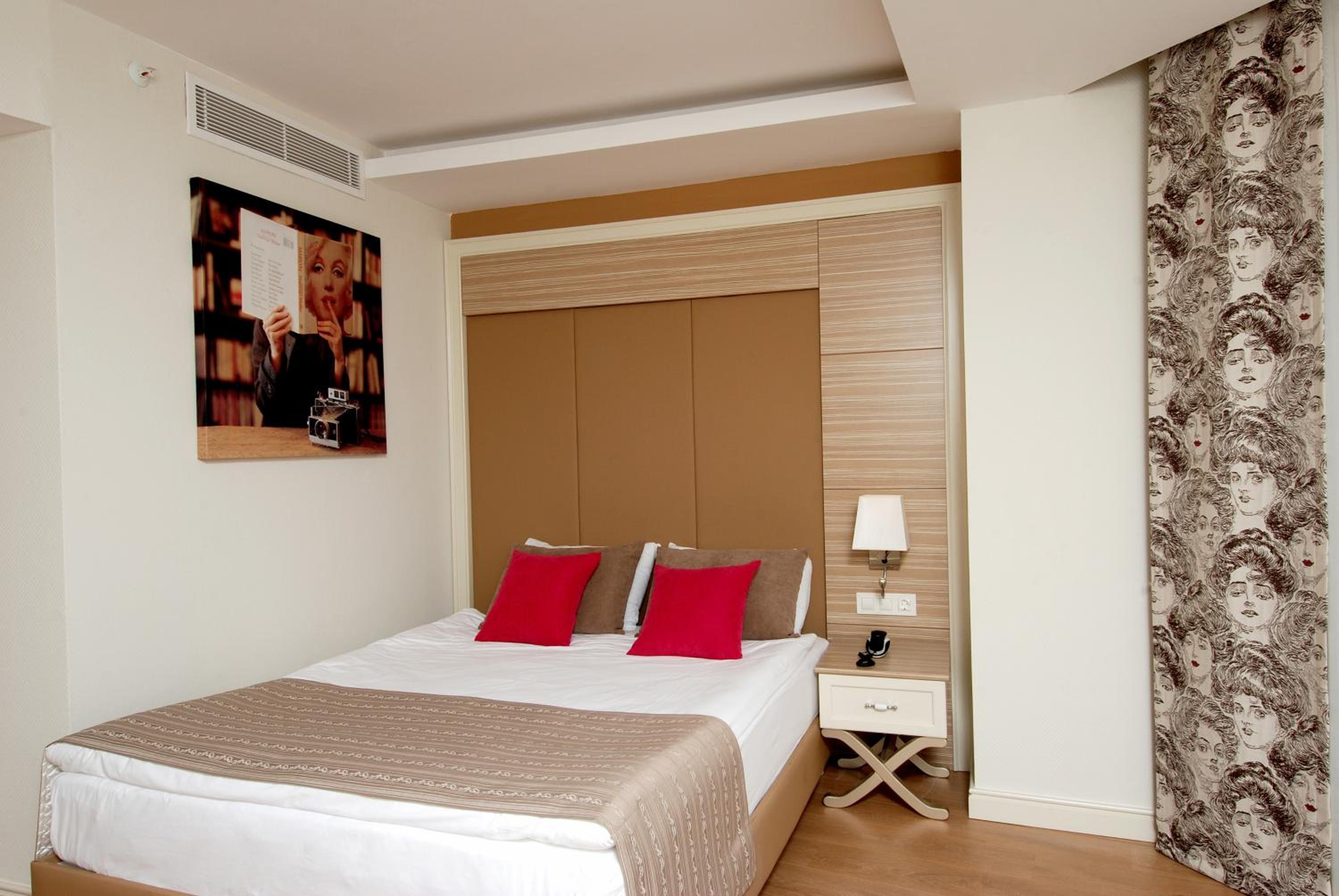 Standard Double or Twin Room with Land View photo 3