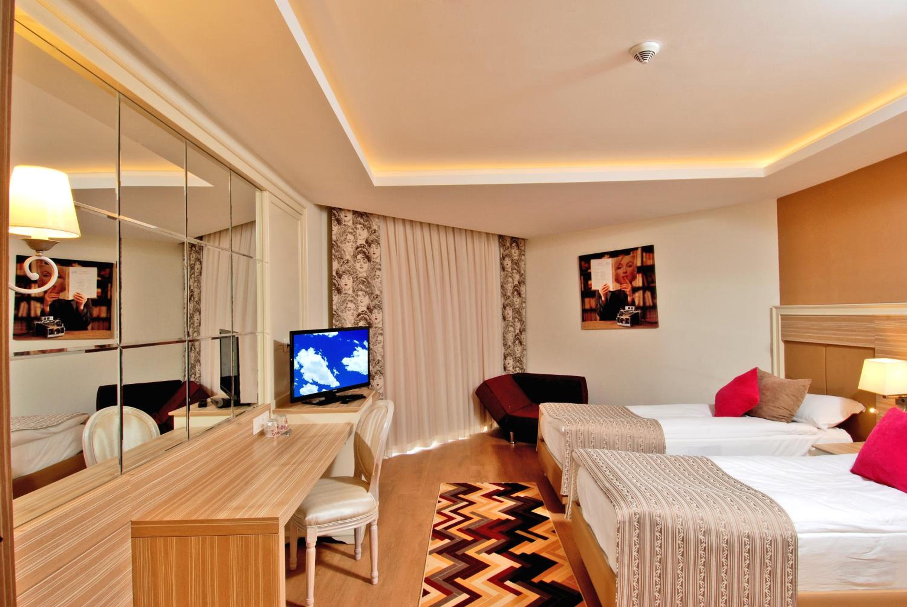 Standard Double or Twin Room with Land View photo 1