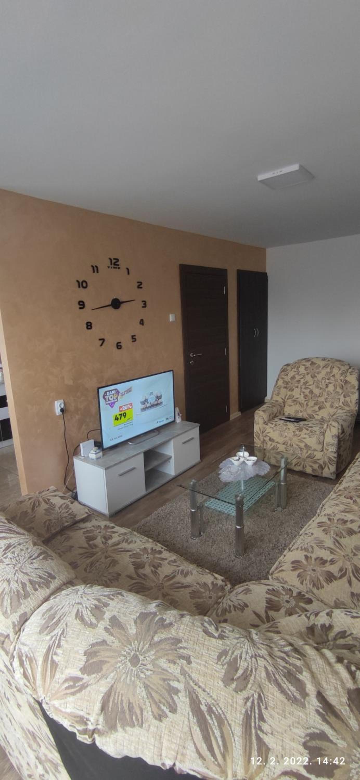 One-Bedroom Apartment photo 1