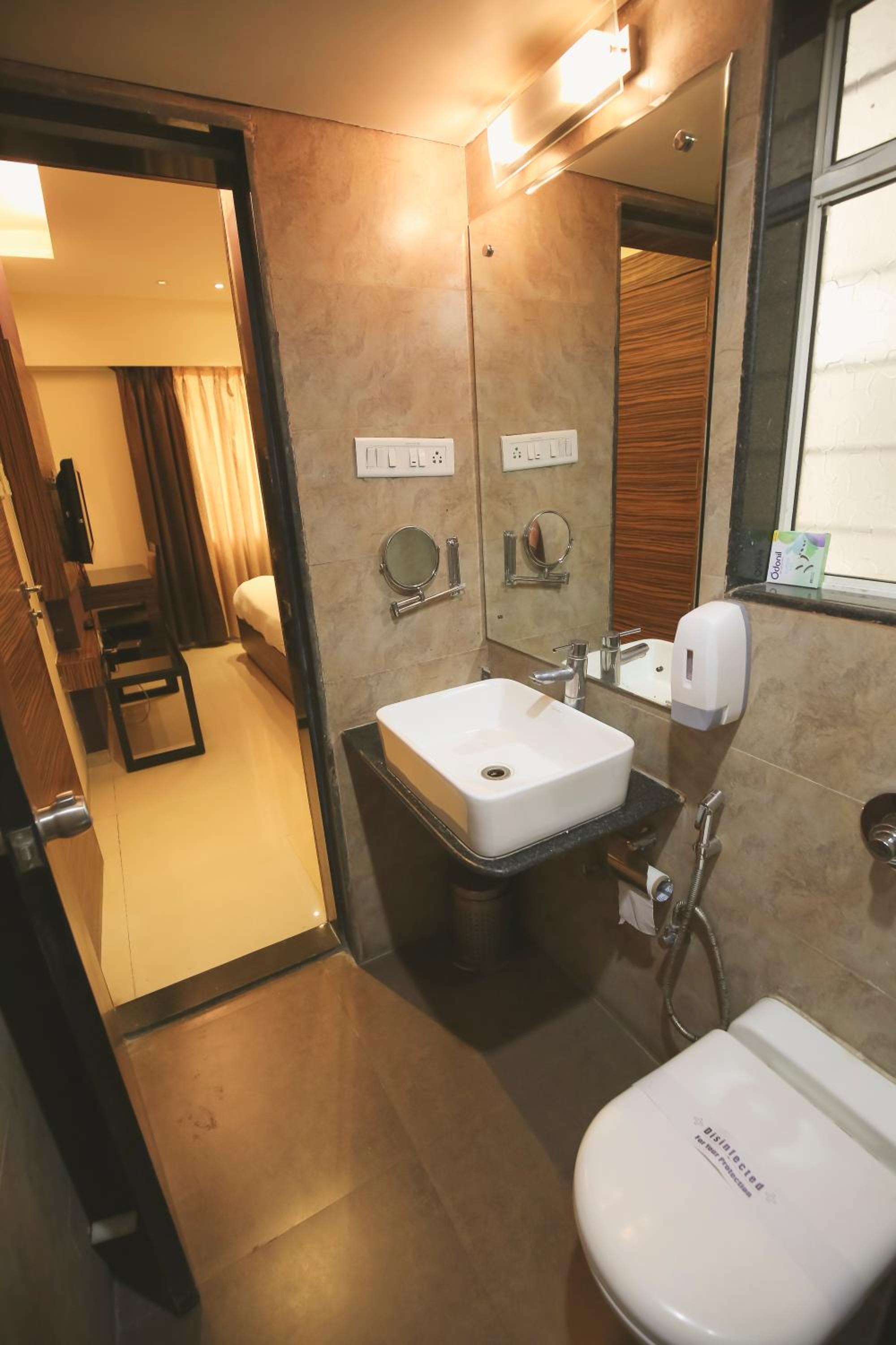 Executive Suite - Photo 4