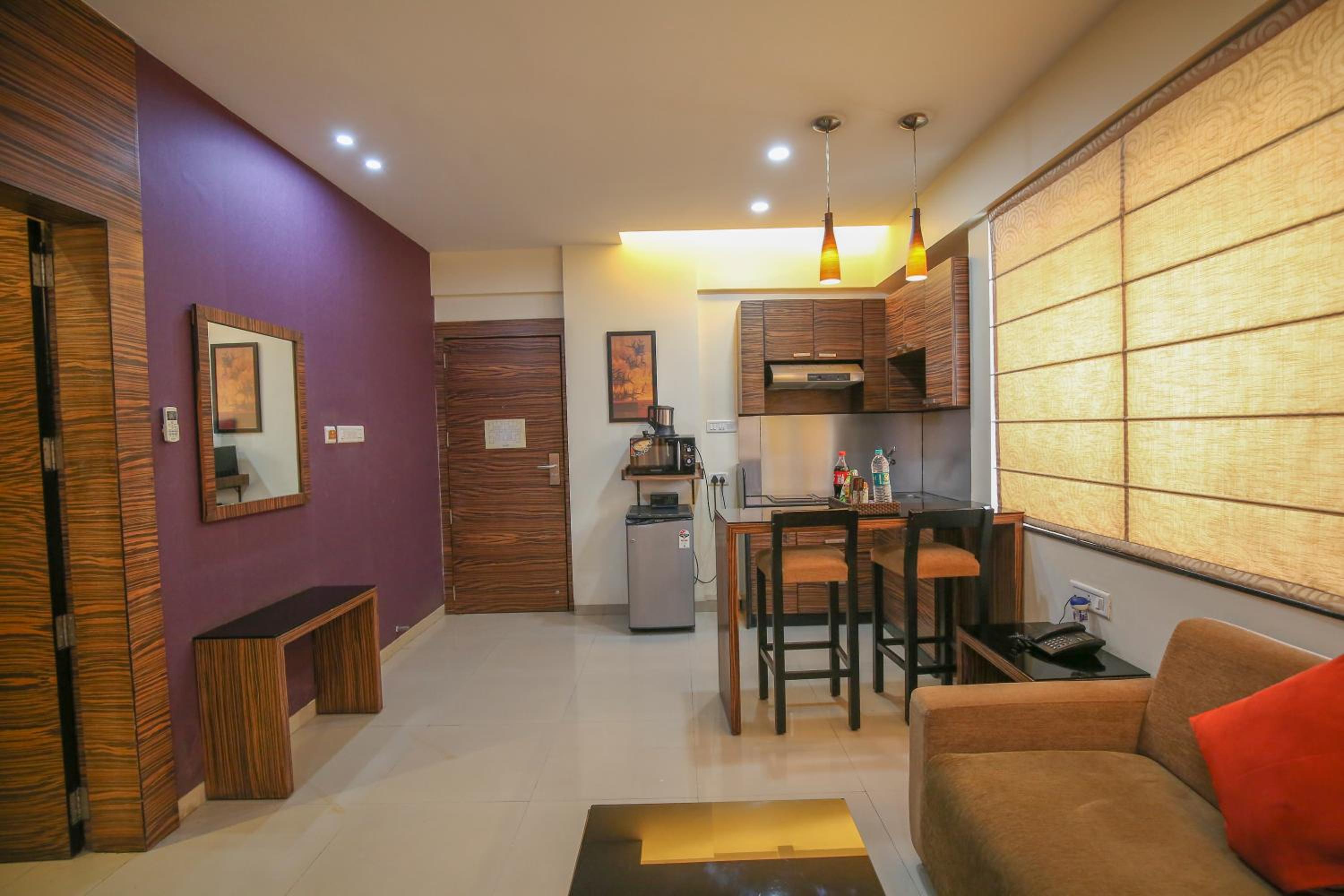Executive Suite - Photo 2