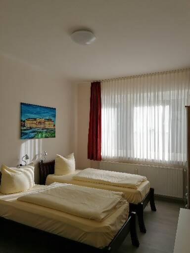 Twin Room - Photo 5