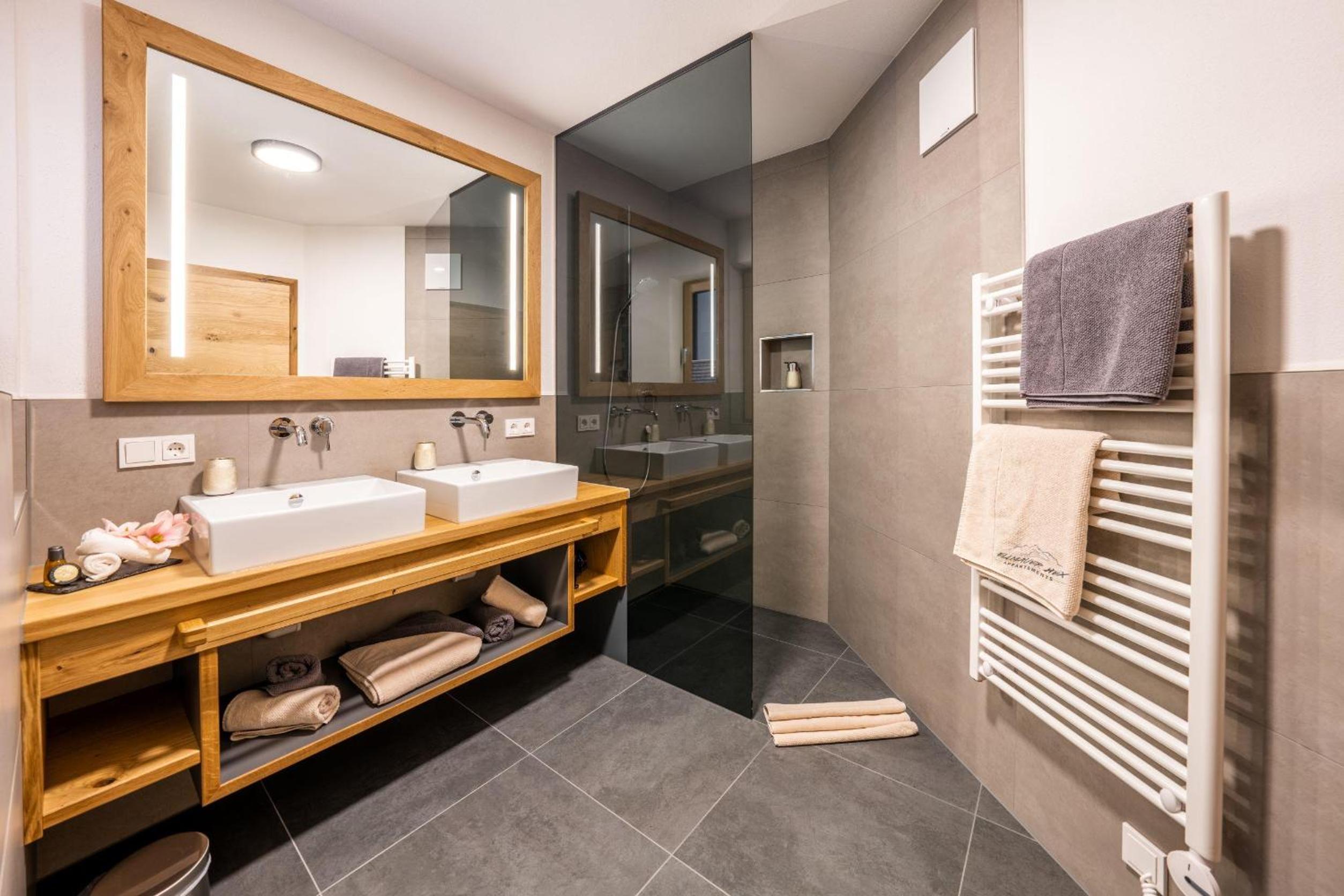 Two-Bedroom Apartment with Shower  photo 3
