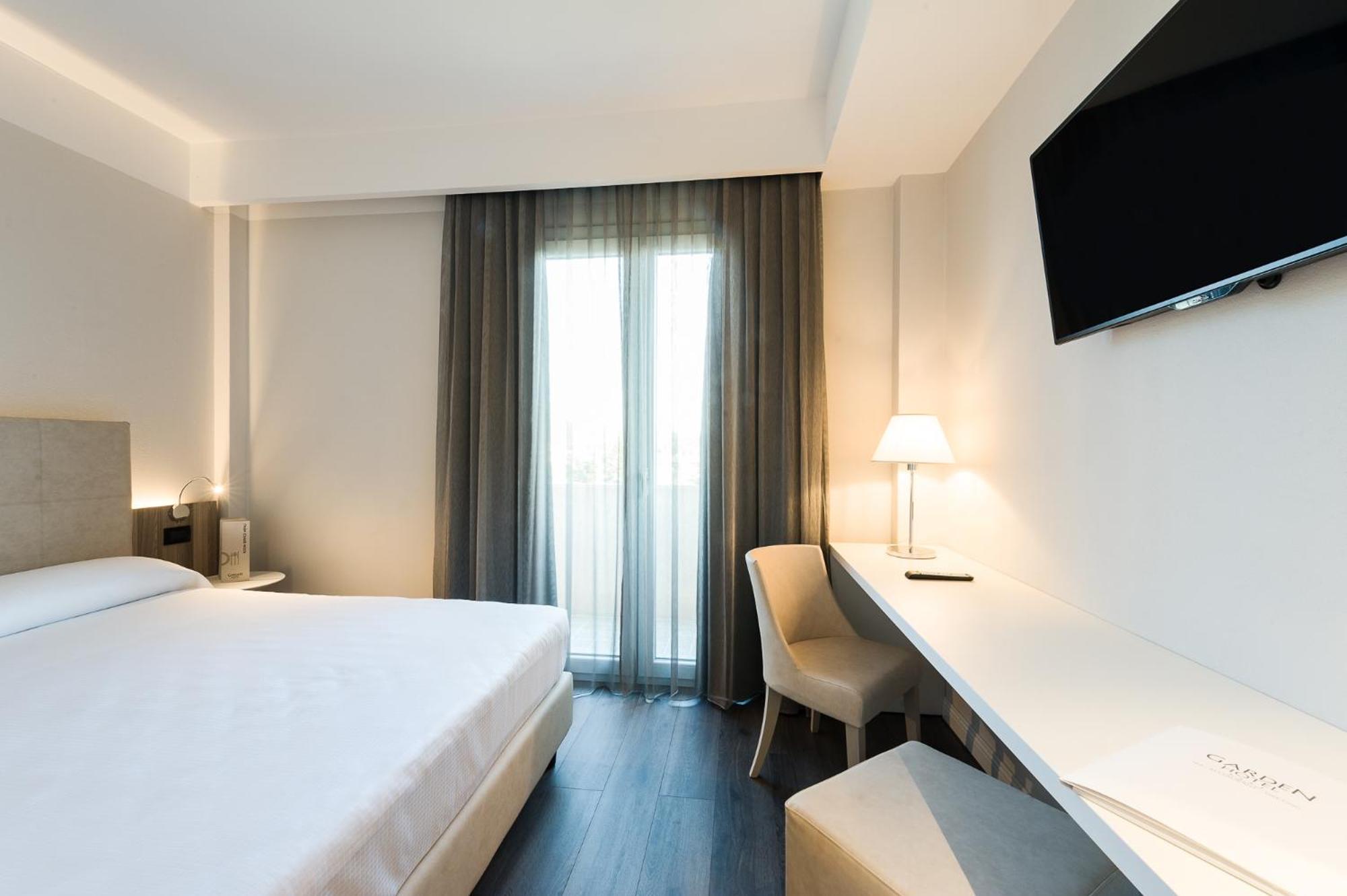 Superior Double or Twin Room - Photo 3