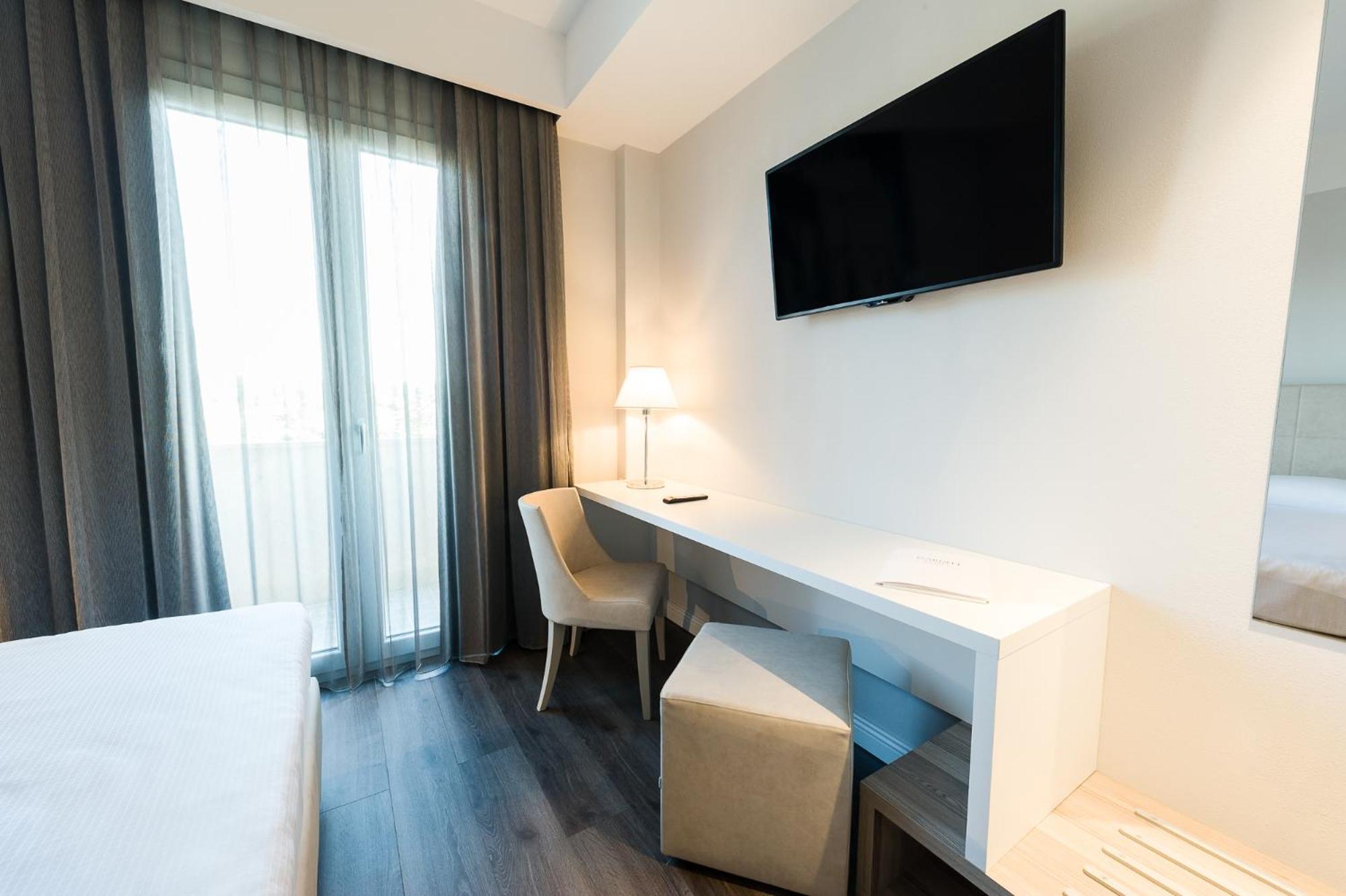 Superior Double or Twin Room - Photo 2