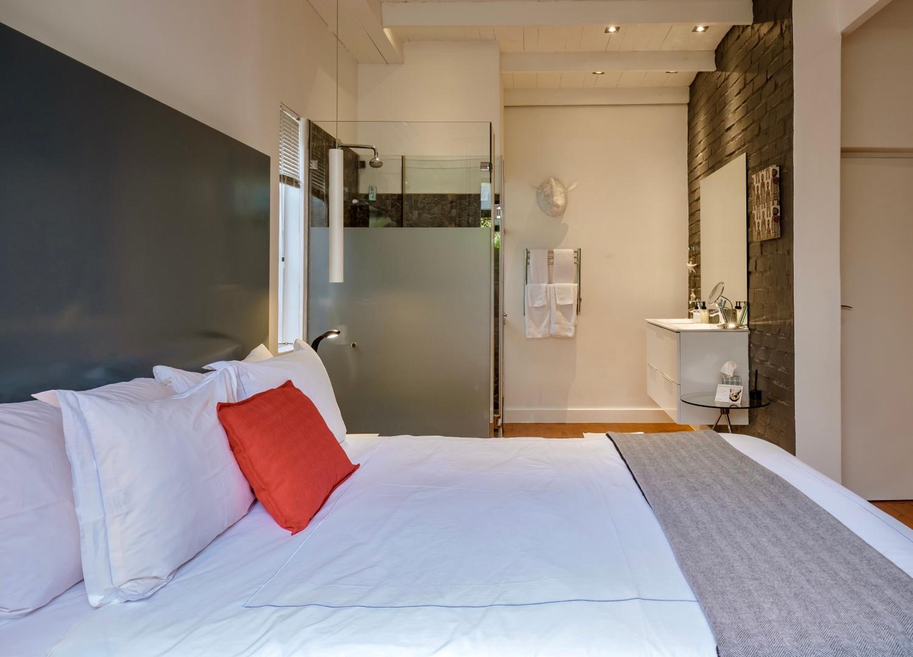 Classic Double Room with Shower (no view) - Photo 5