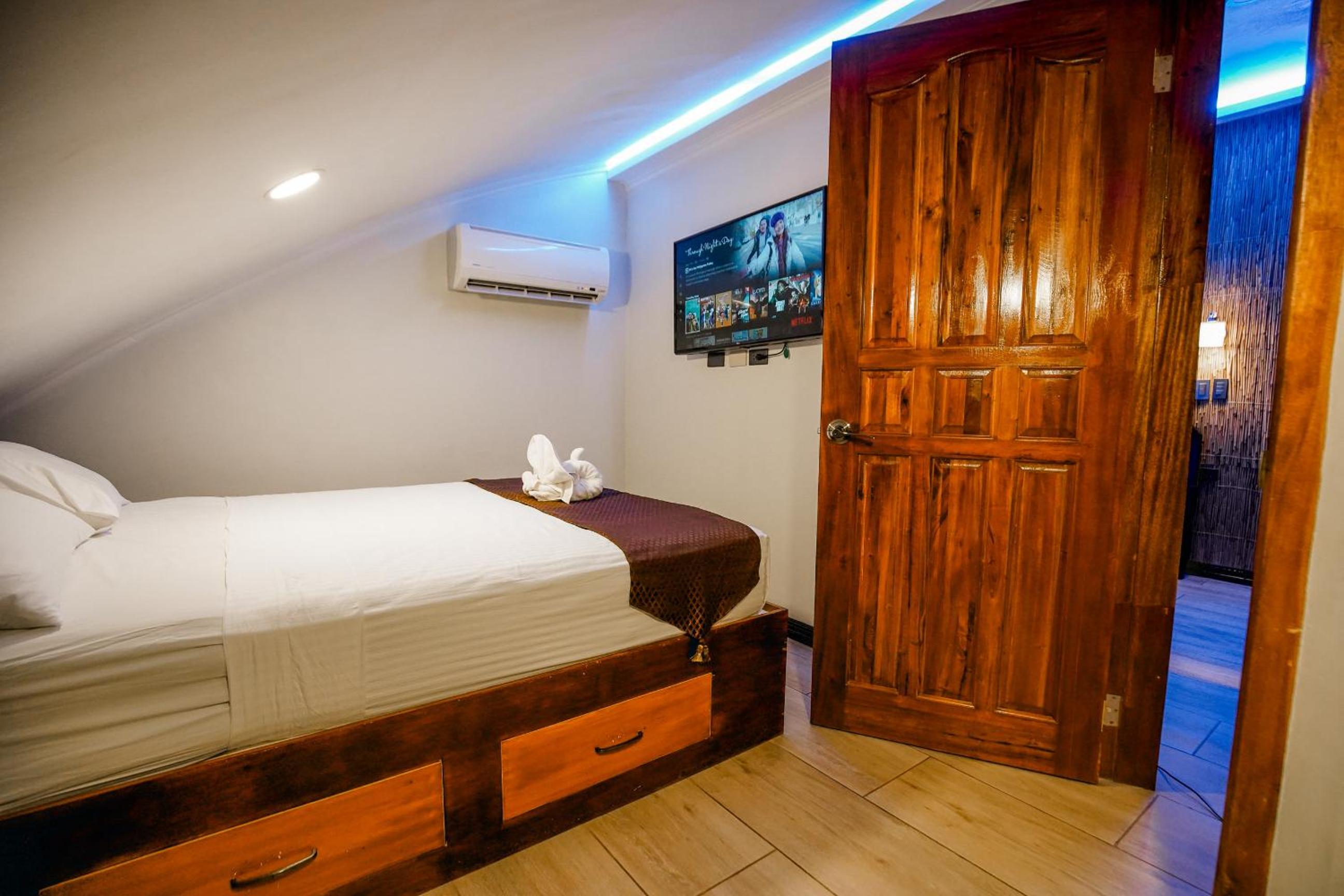 Loft Suite - Photo 6