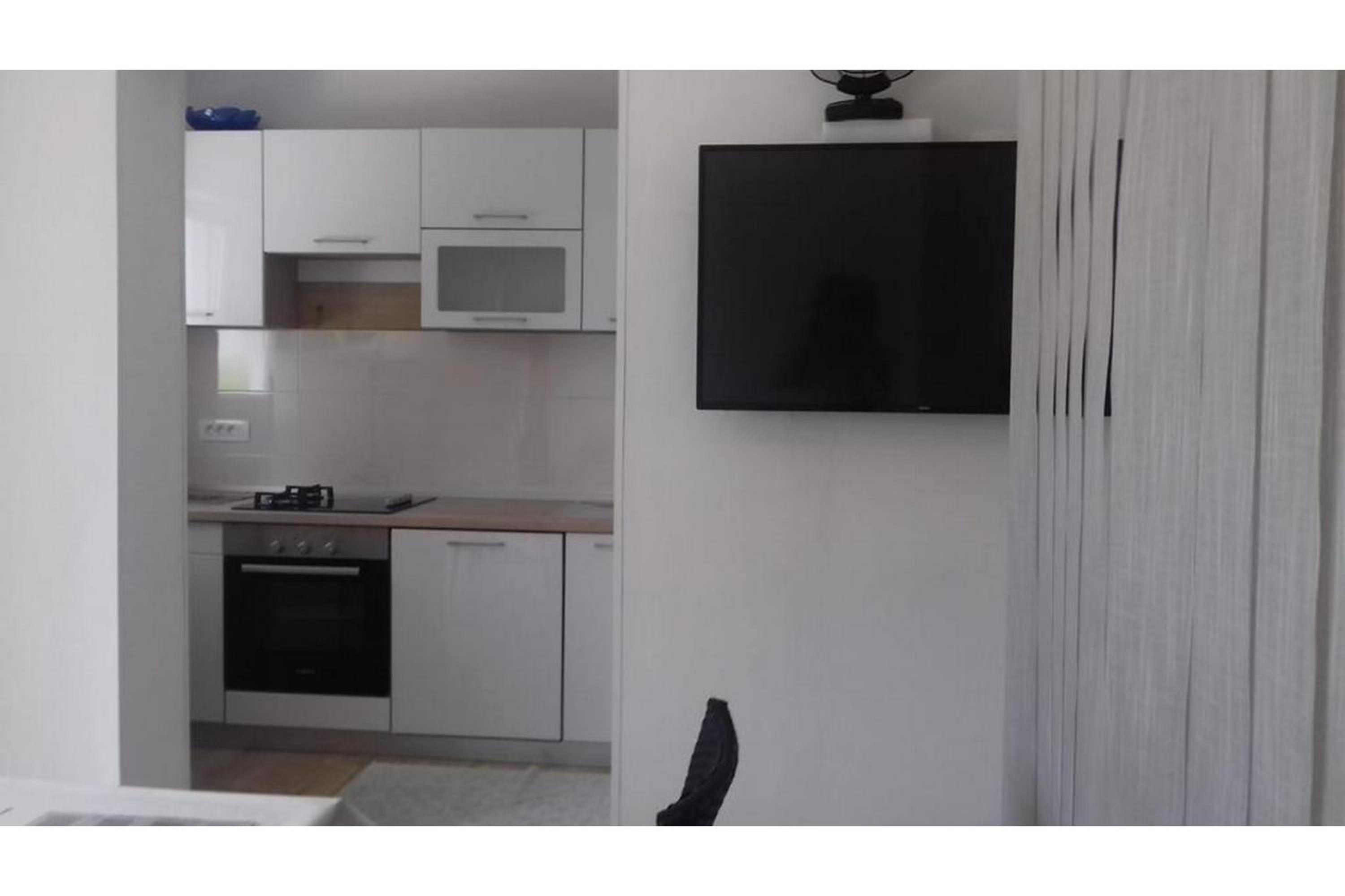 Studio Apartment with Terrace photo 2