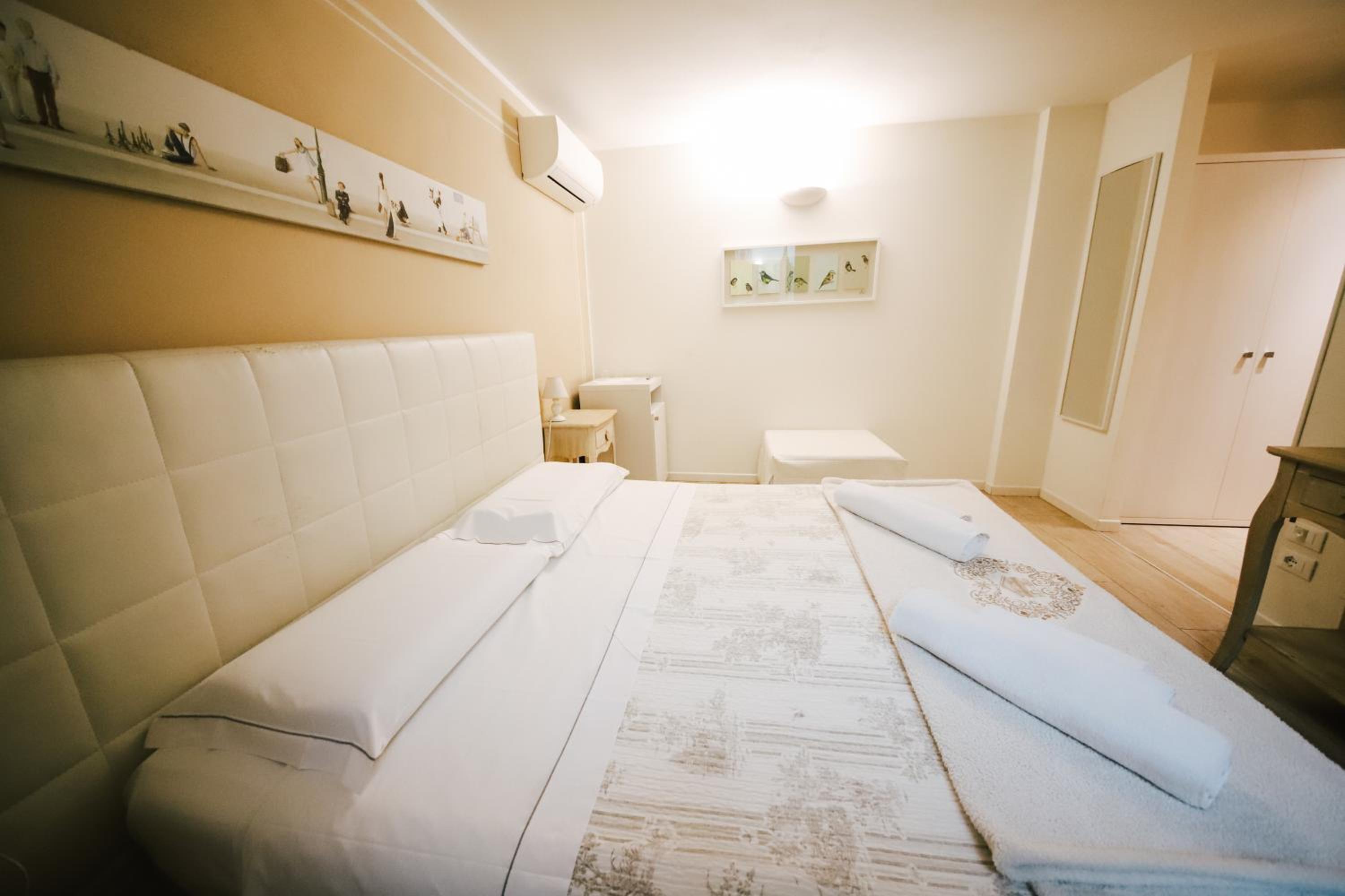 Standard Double Room photo 2