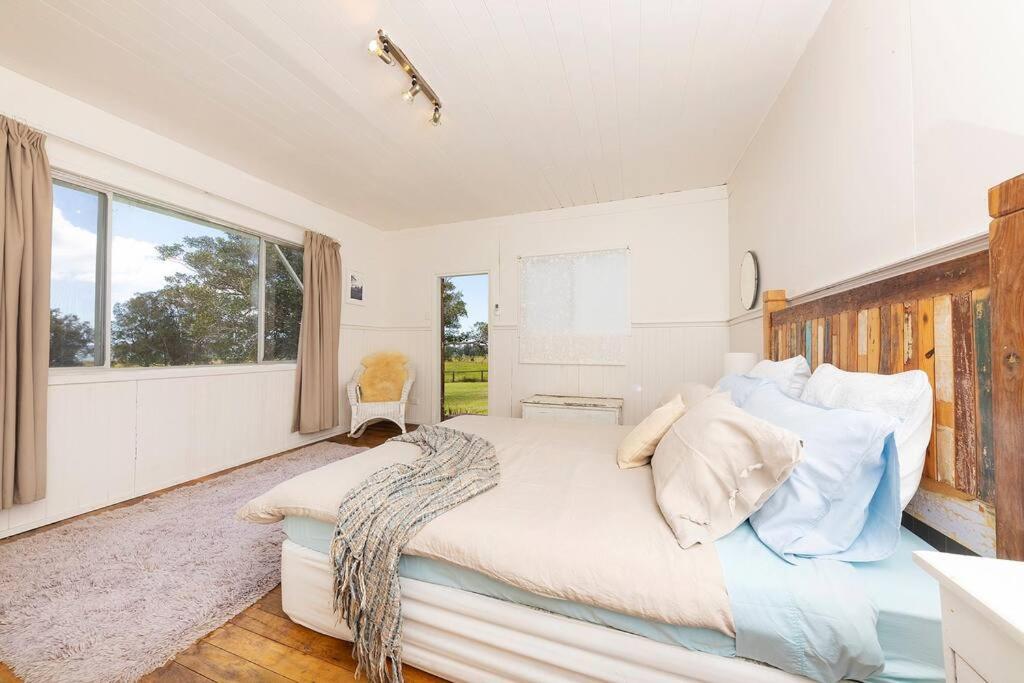 Five-Bedroom House photo 1