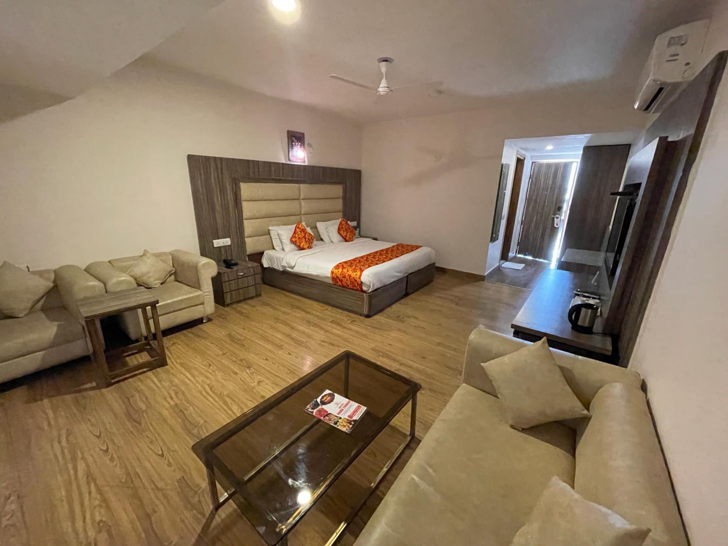 Luxe Room - Photo 1