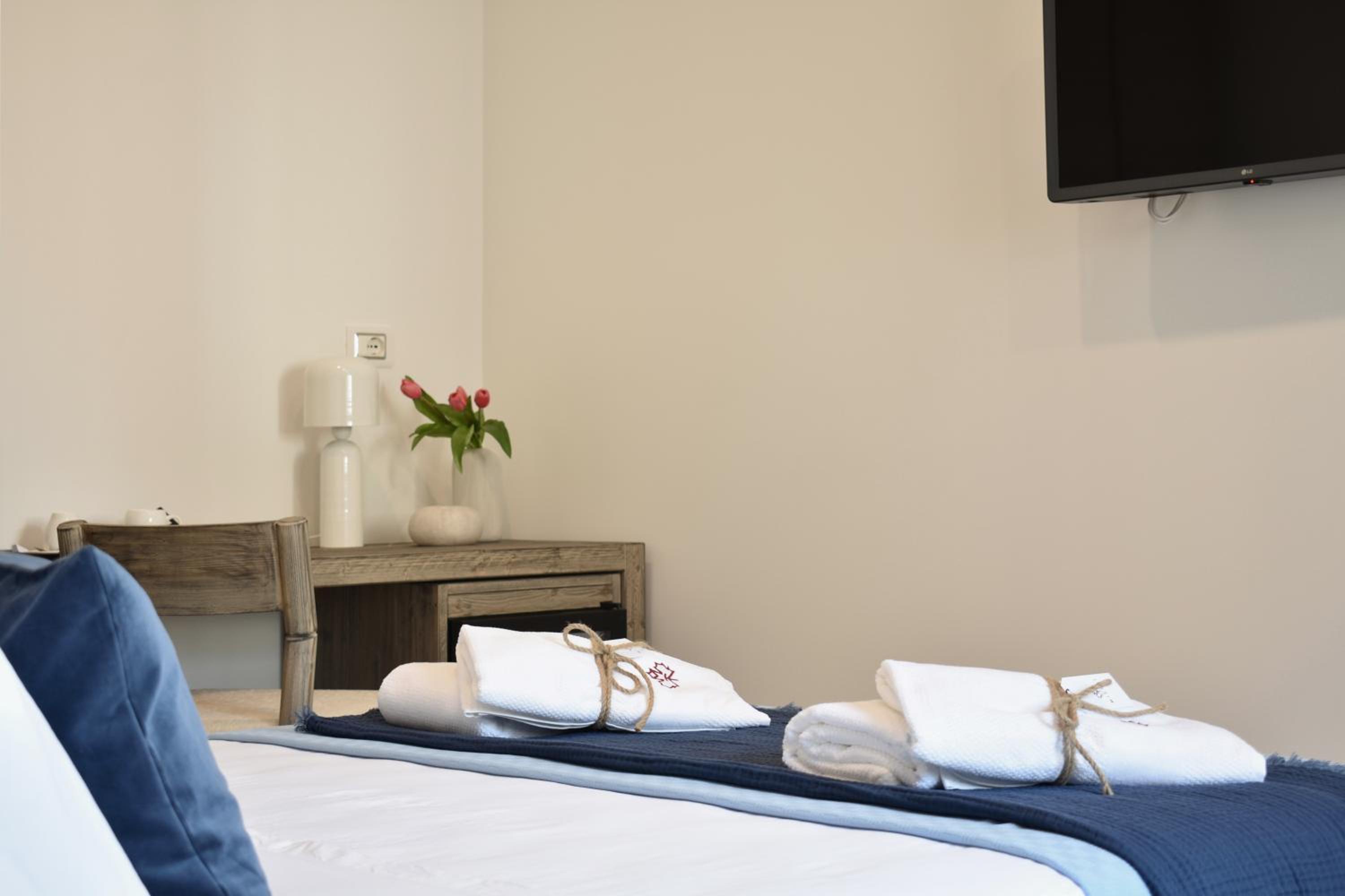 Double Room - Photo 11