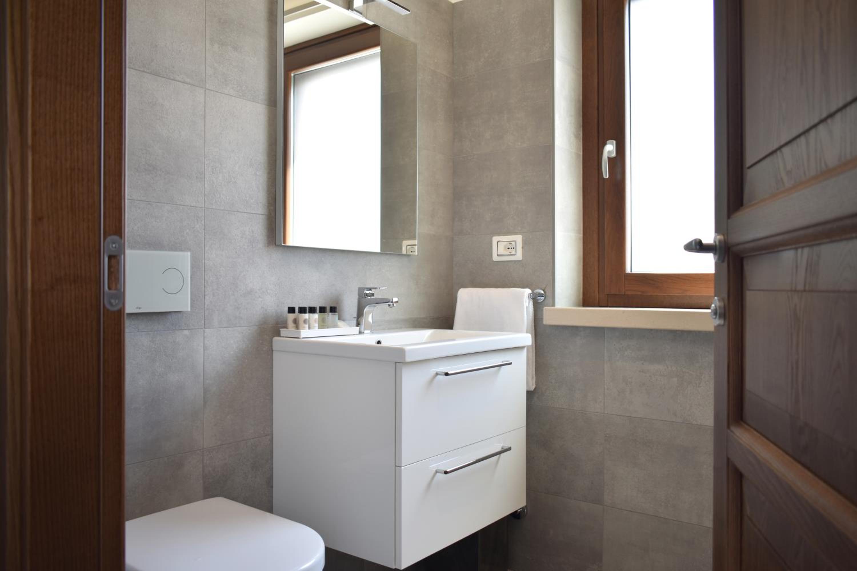 Double Room - Photo 7