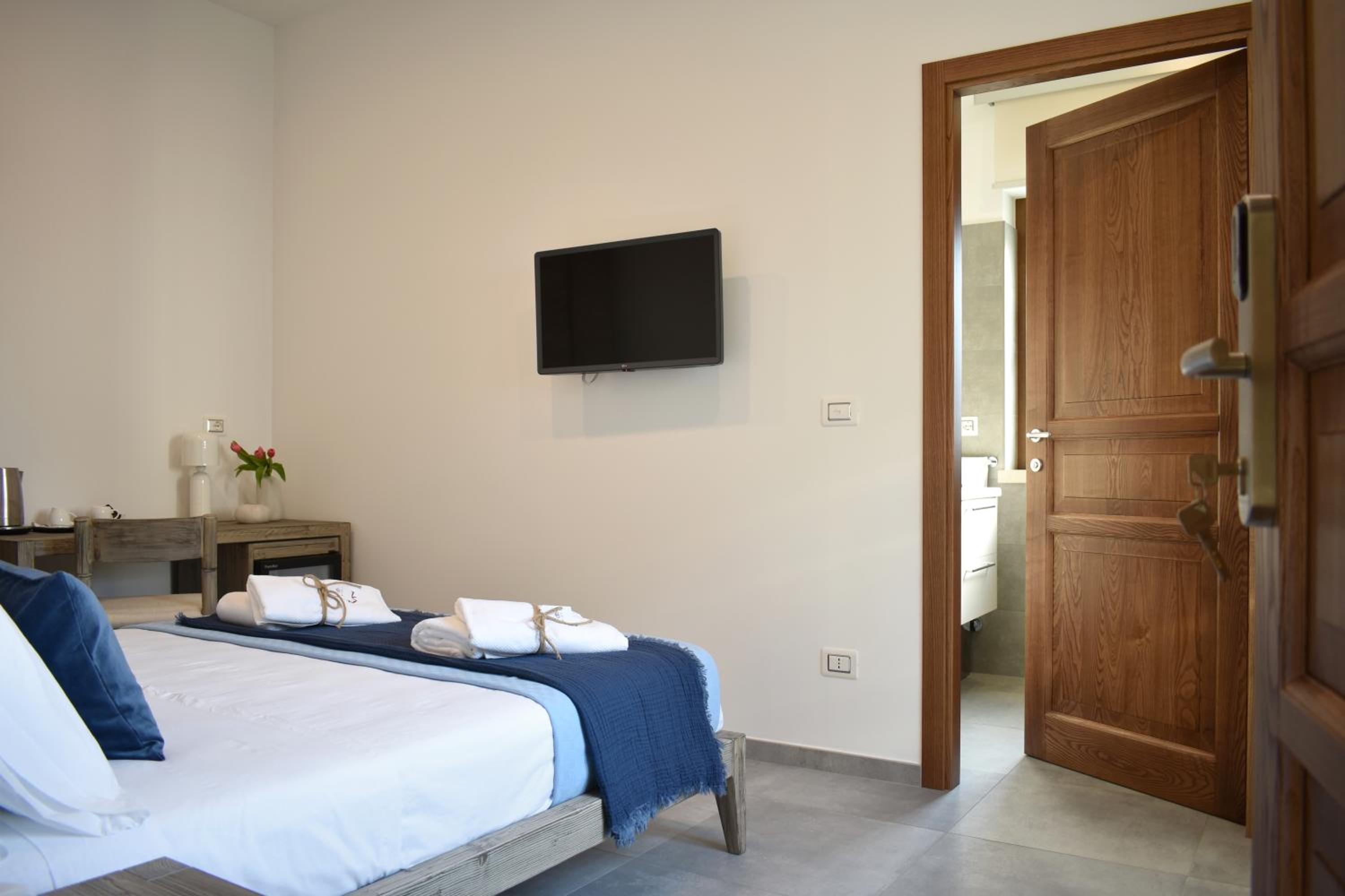 Double Room - Photo 5